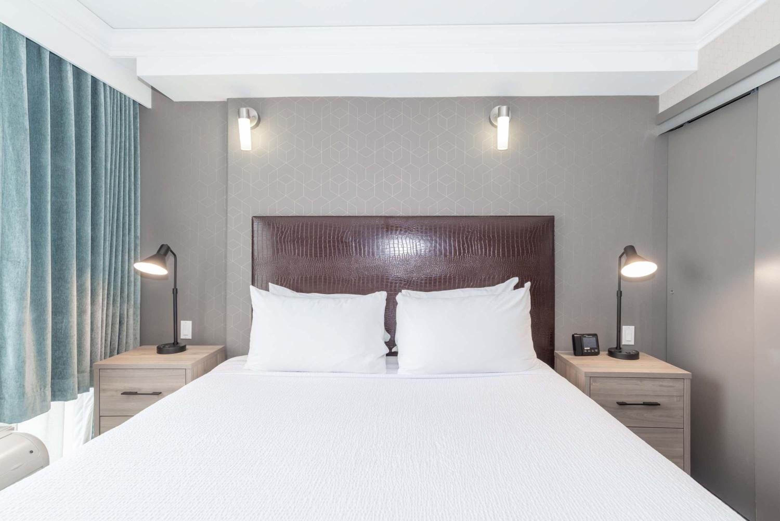 Standard Suite, 1 King Bed, Kitchenette - Photo 2