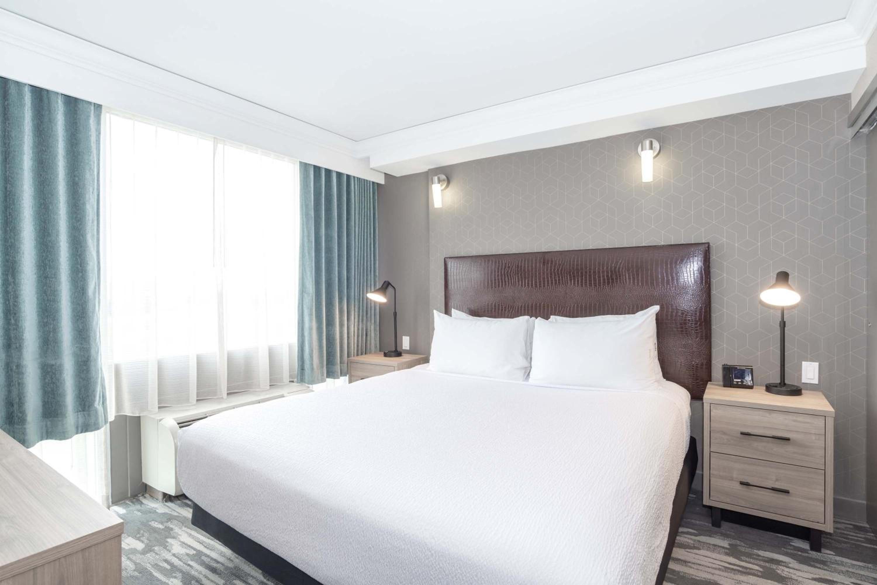 Standard Suite, 1 King Bed, Kitchenette - Photo 1