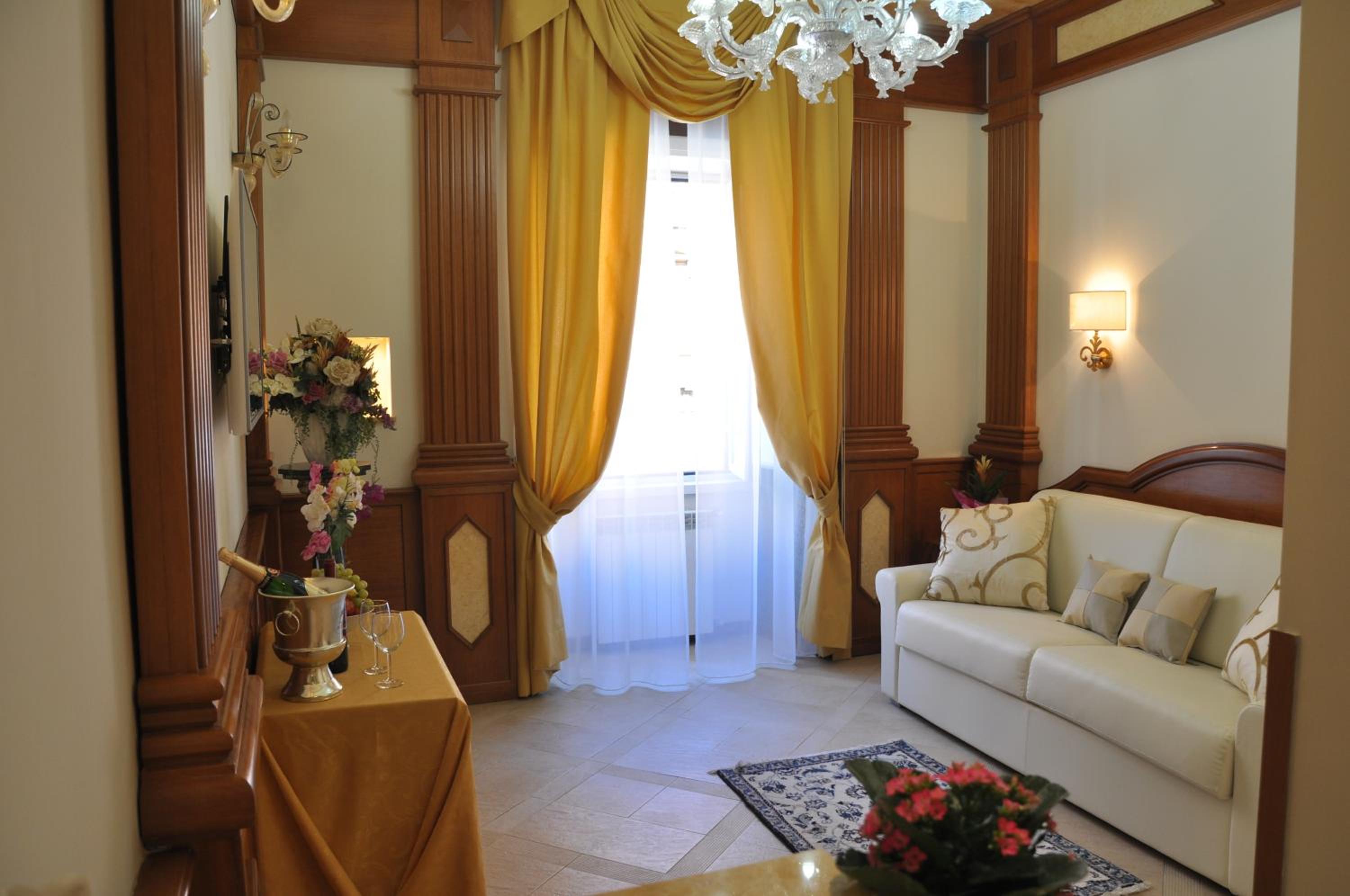 Deluxe Apartment