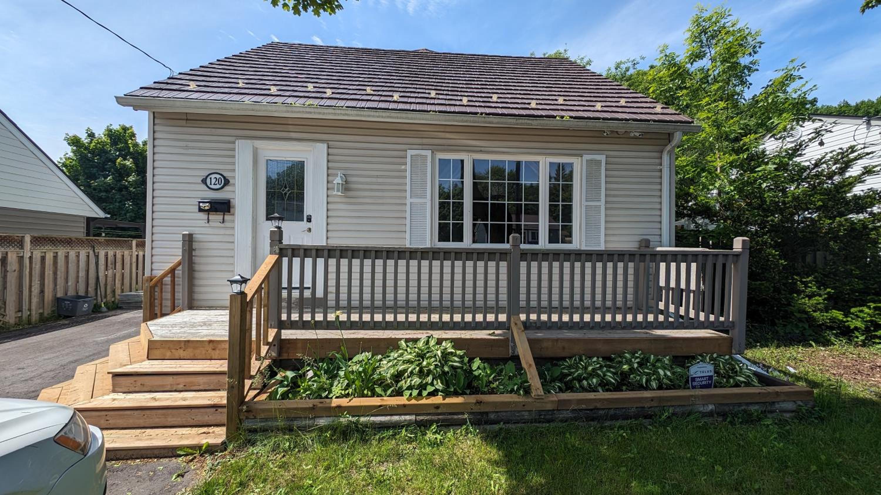 Three-Bedroom House photo 1