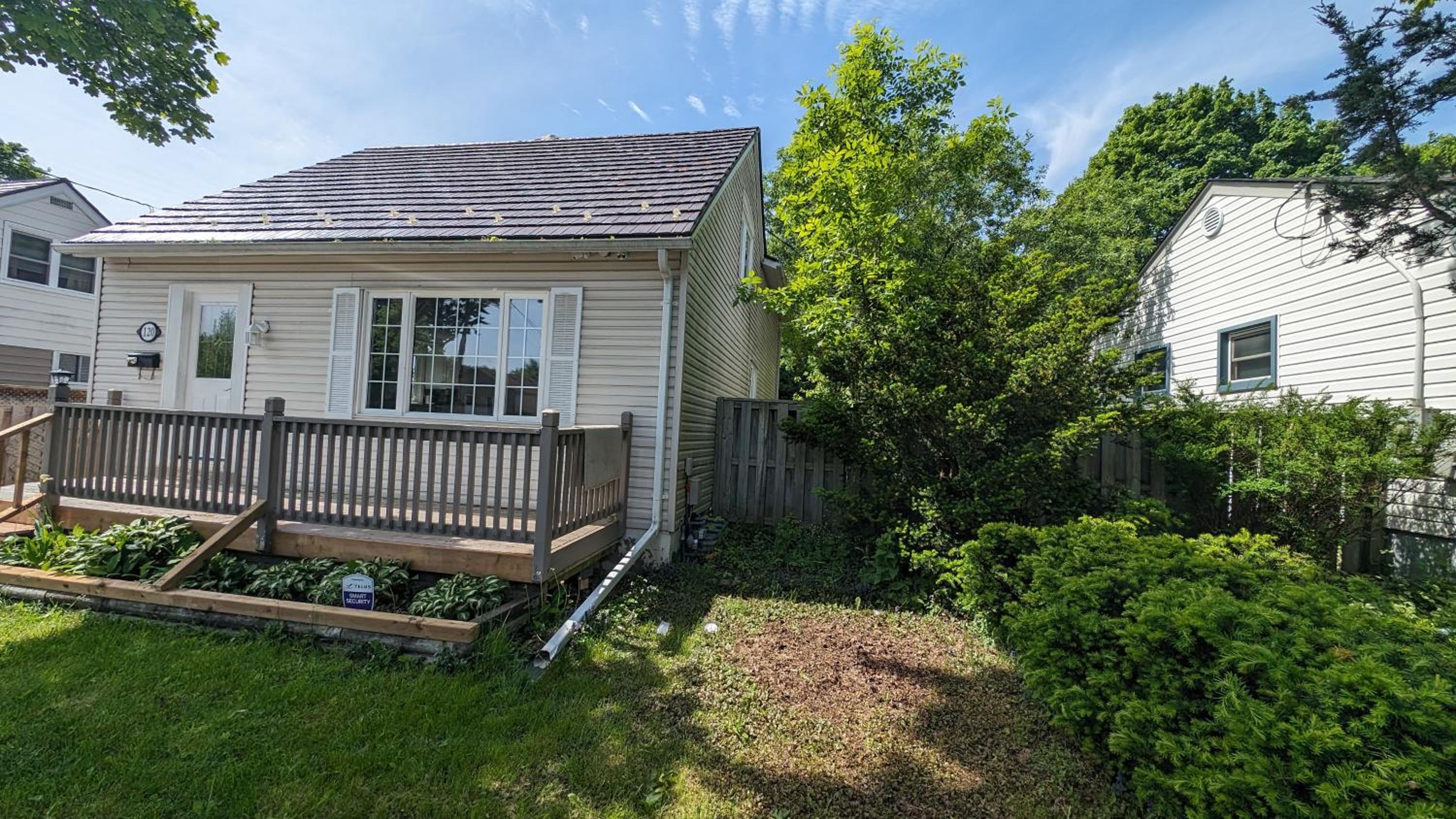 Three-Bedroom House photo 2