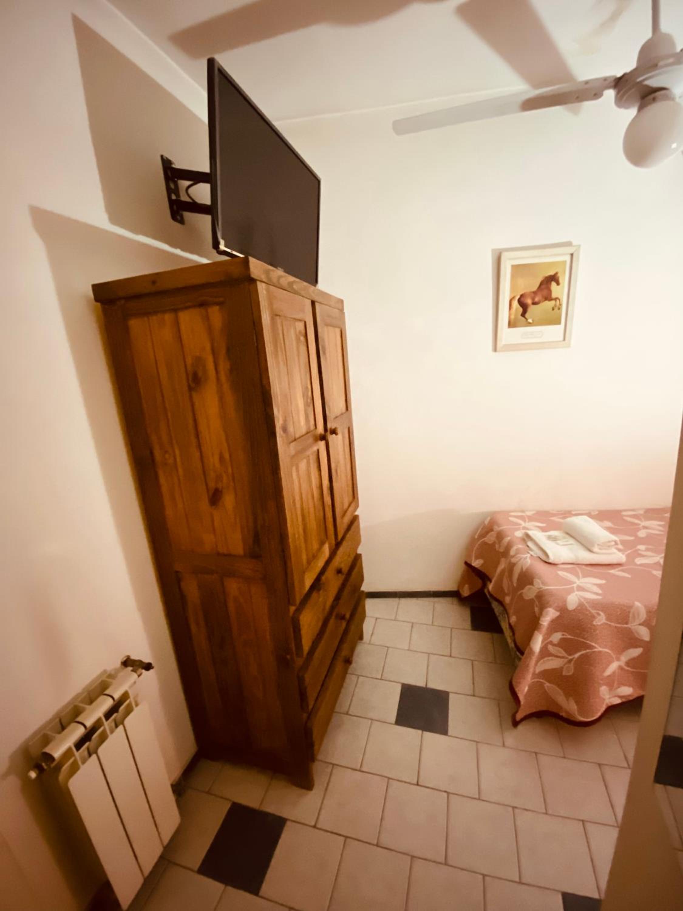 Single Room photo 2