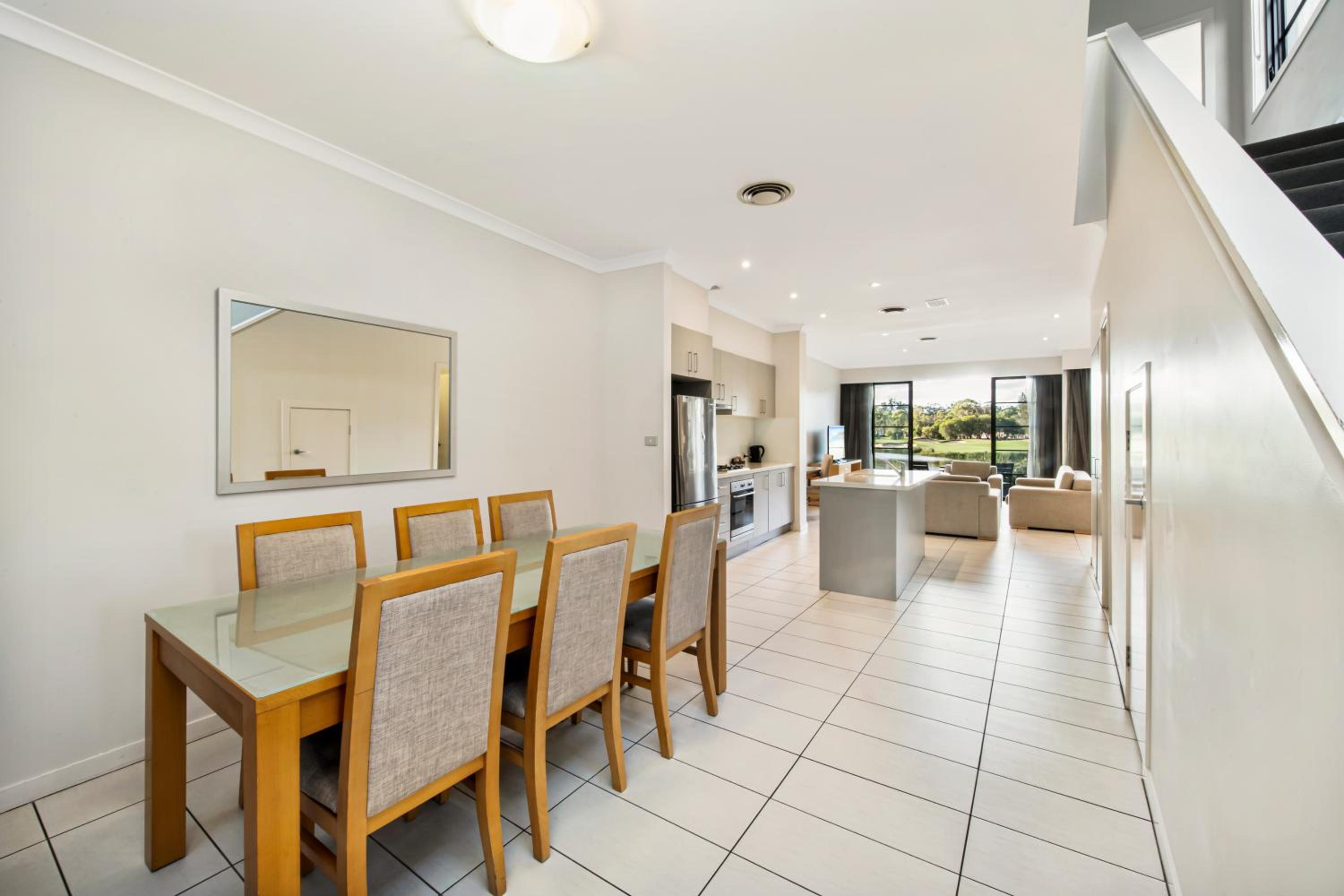 Three-Bedroom Apartment with Three Queen Beds  photo 3