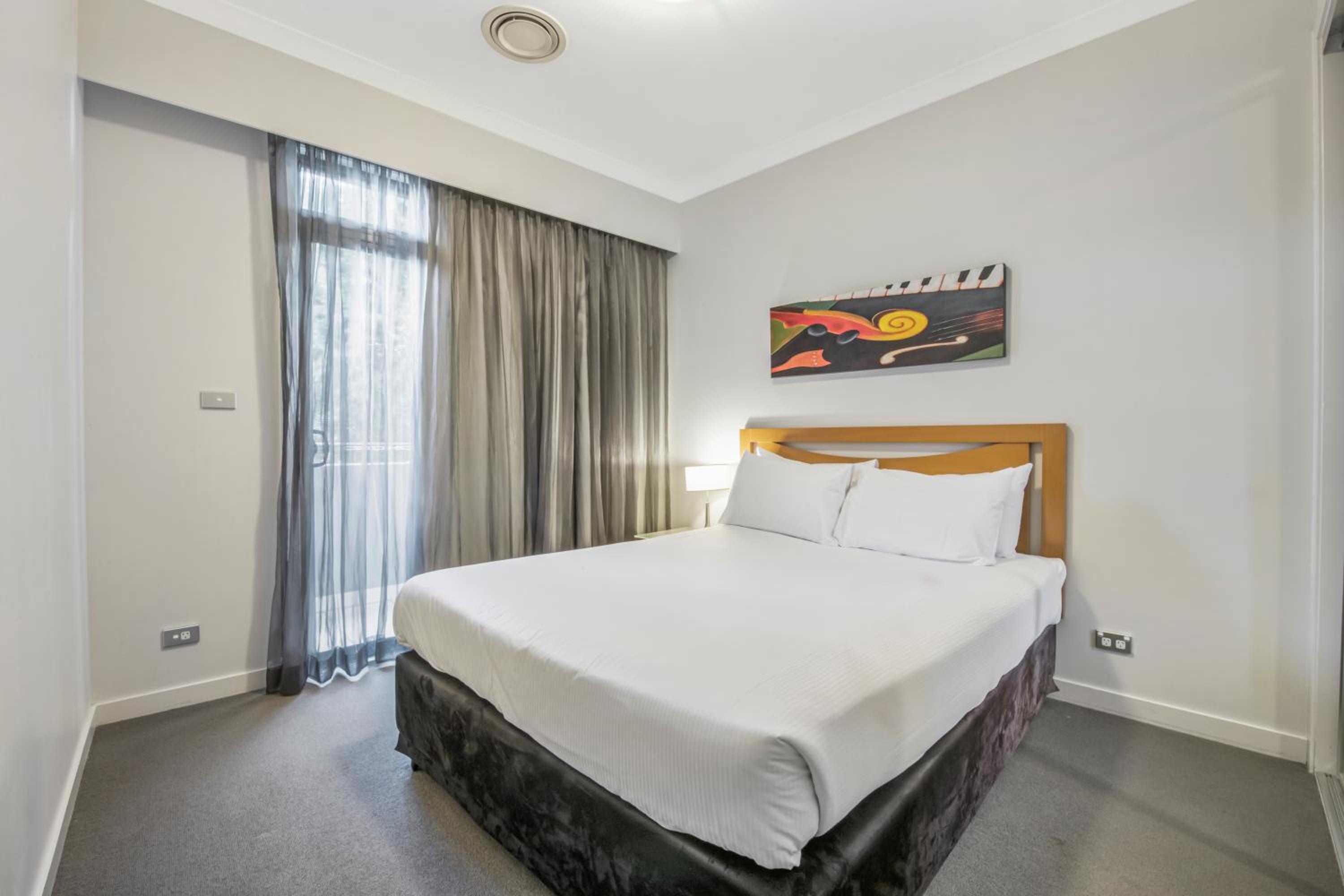 Three-Bedroom Apartment with Three Queen Beds  photo 1