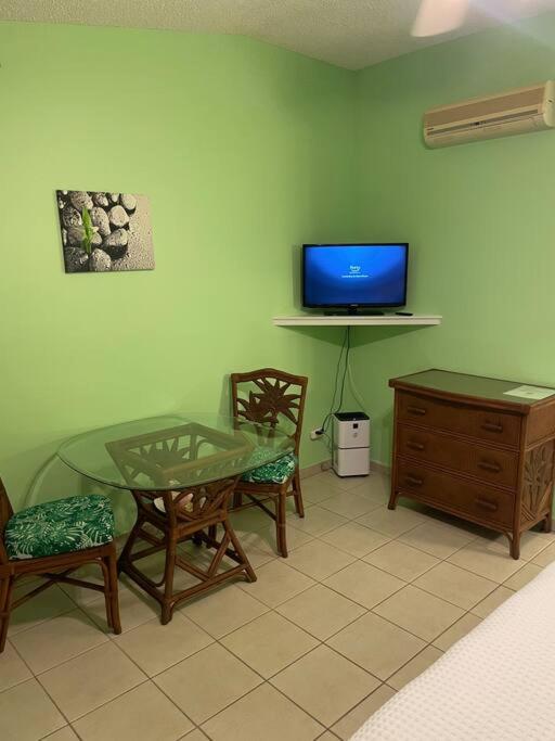 One-Bedroom House photo 1