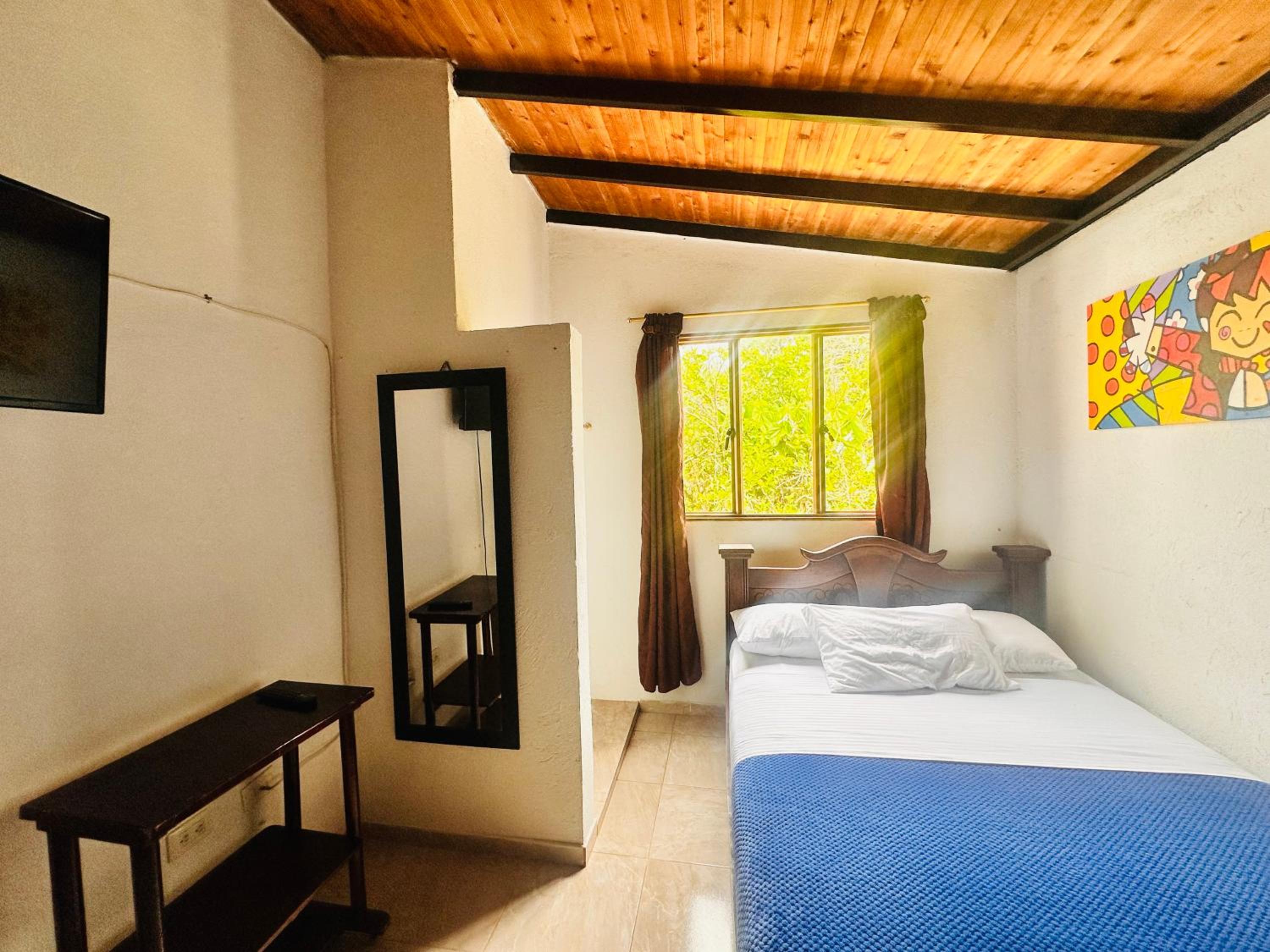 Standard Queen Room with Two Queen Beds photo 2
