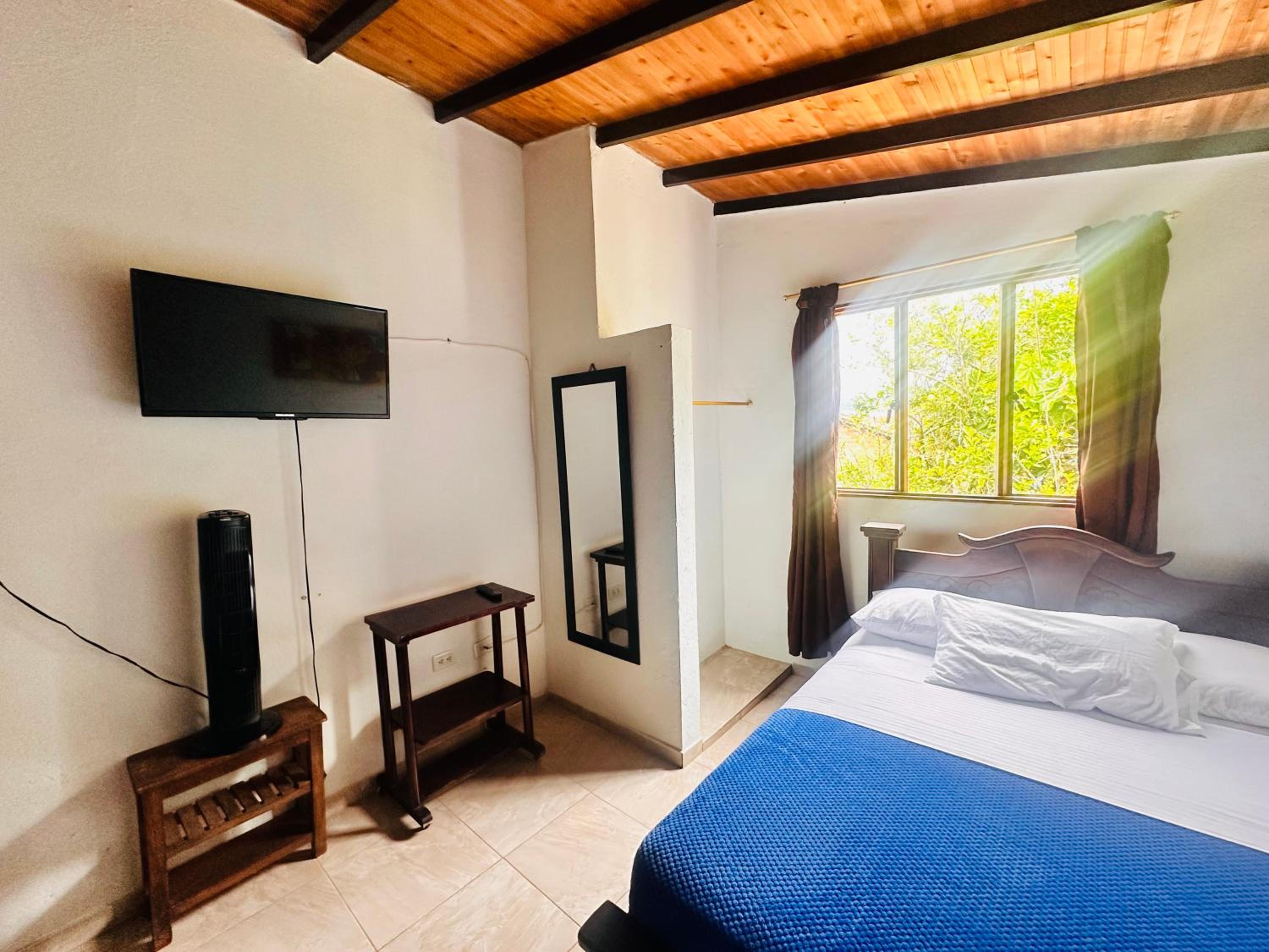 Standard Queen Room with Two Queen Beds photo 3