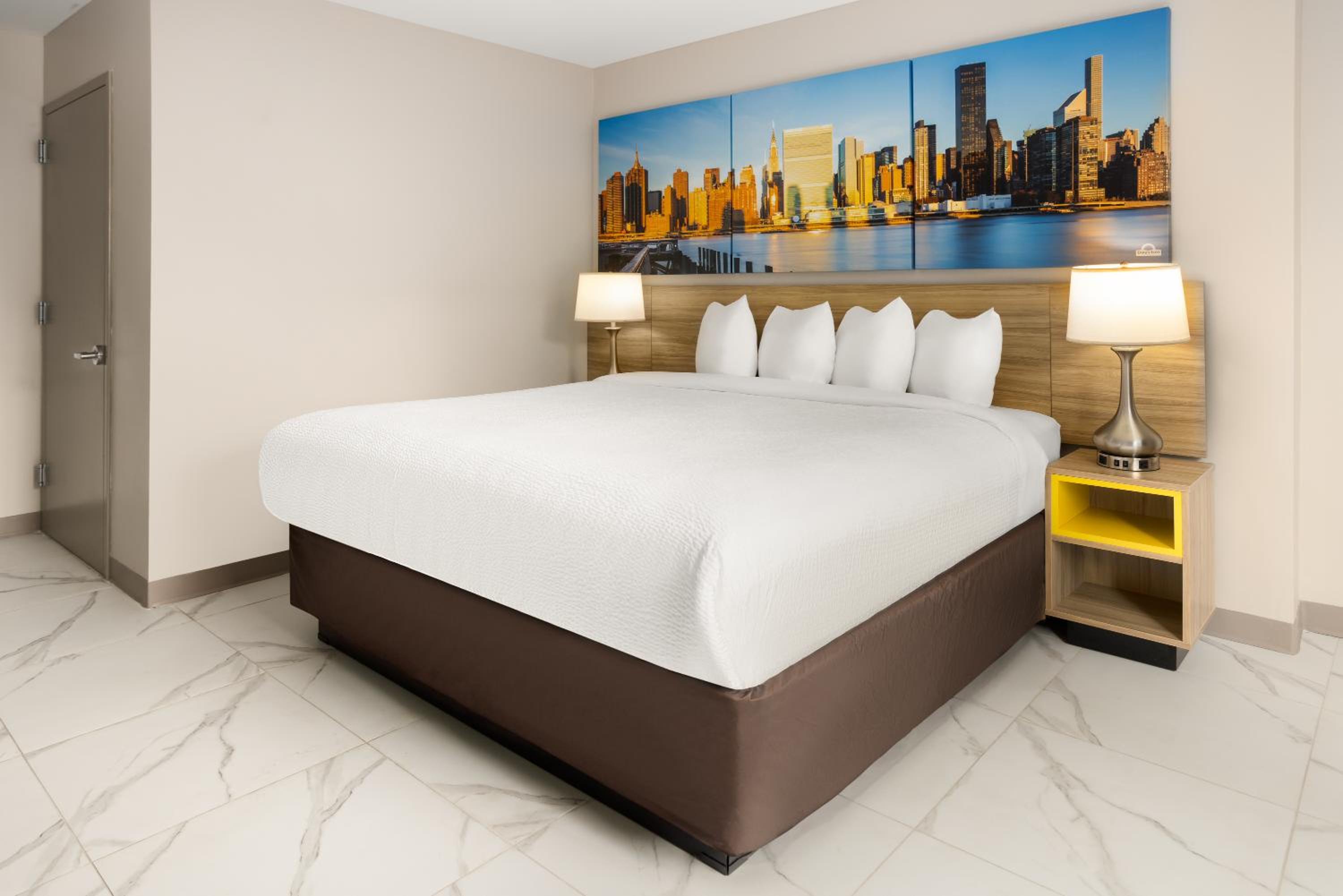 King Room with Roll-in Shower - Mobility Access/Non-Smoking photo 3