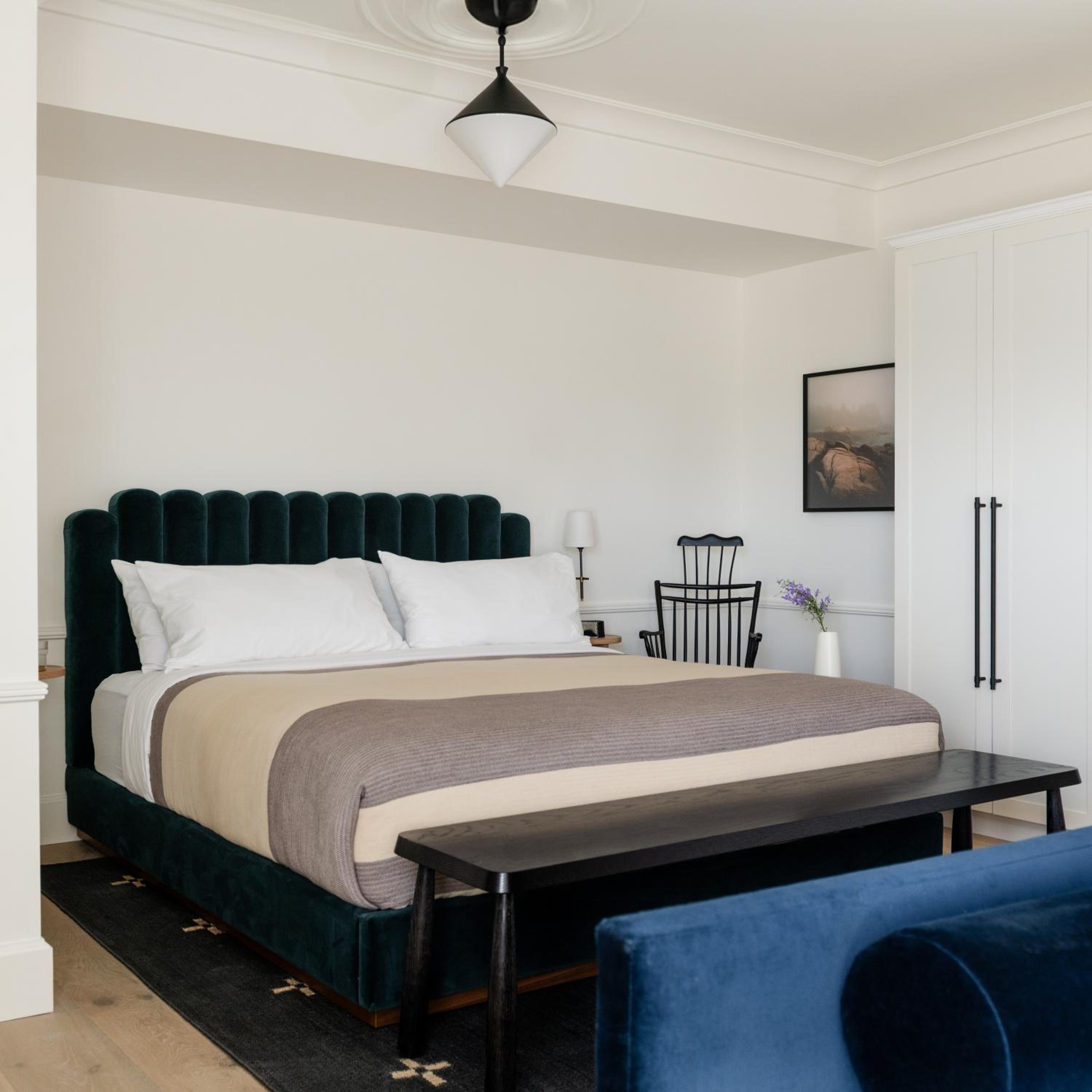 Deluxe King Suite