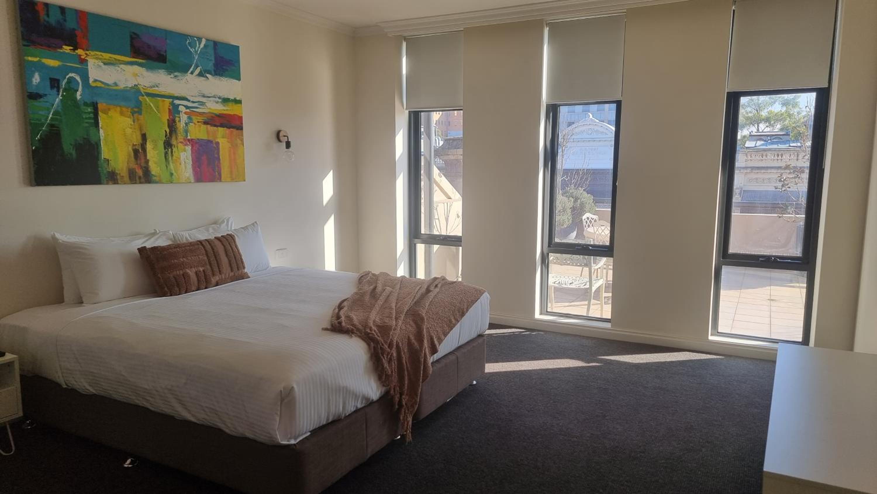 Three-Bedroom Apartment with Balcony photo 3
