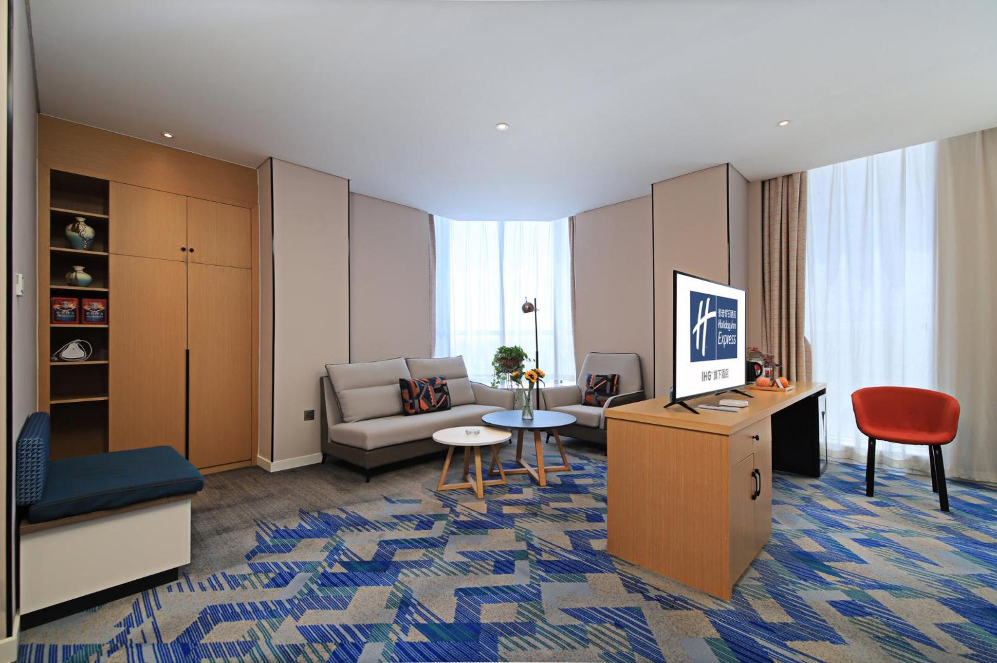 King Suite with Additional Living Space - Photo 3