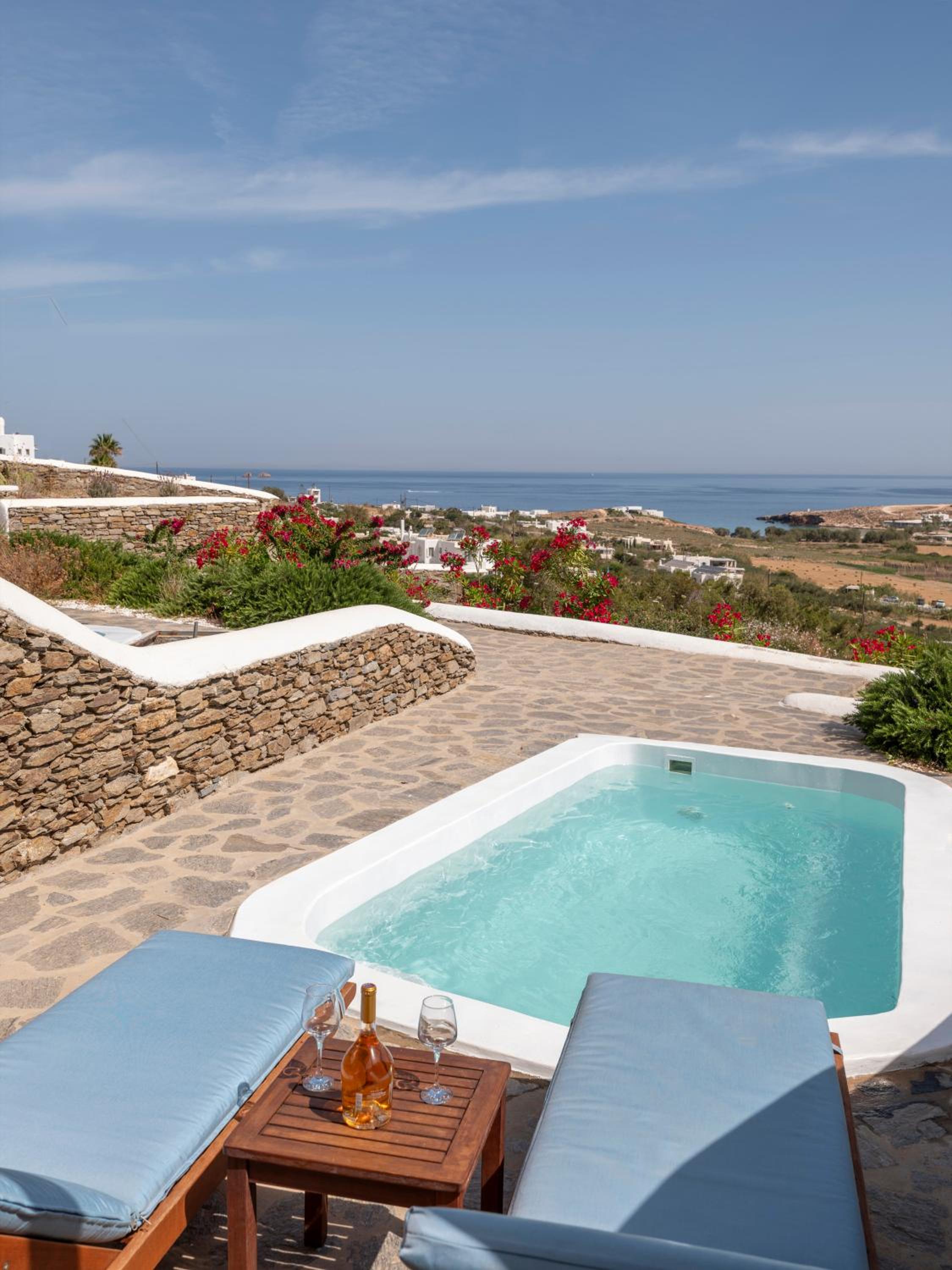 Deluxe Suite with Sea View - Photo 13