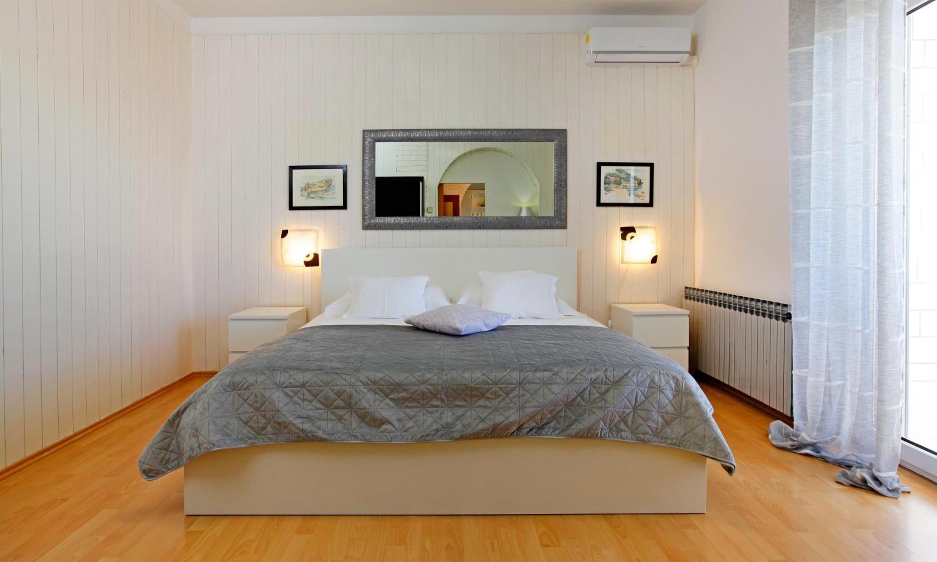 Comfort Two-Bedroom Apartment with Terrace