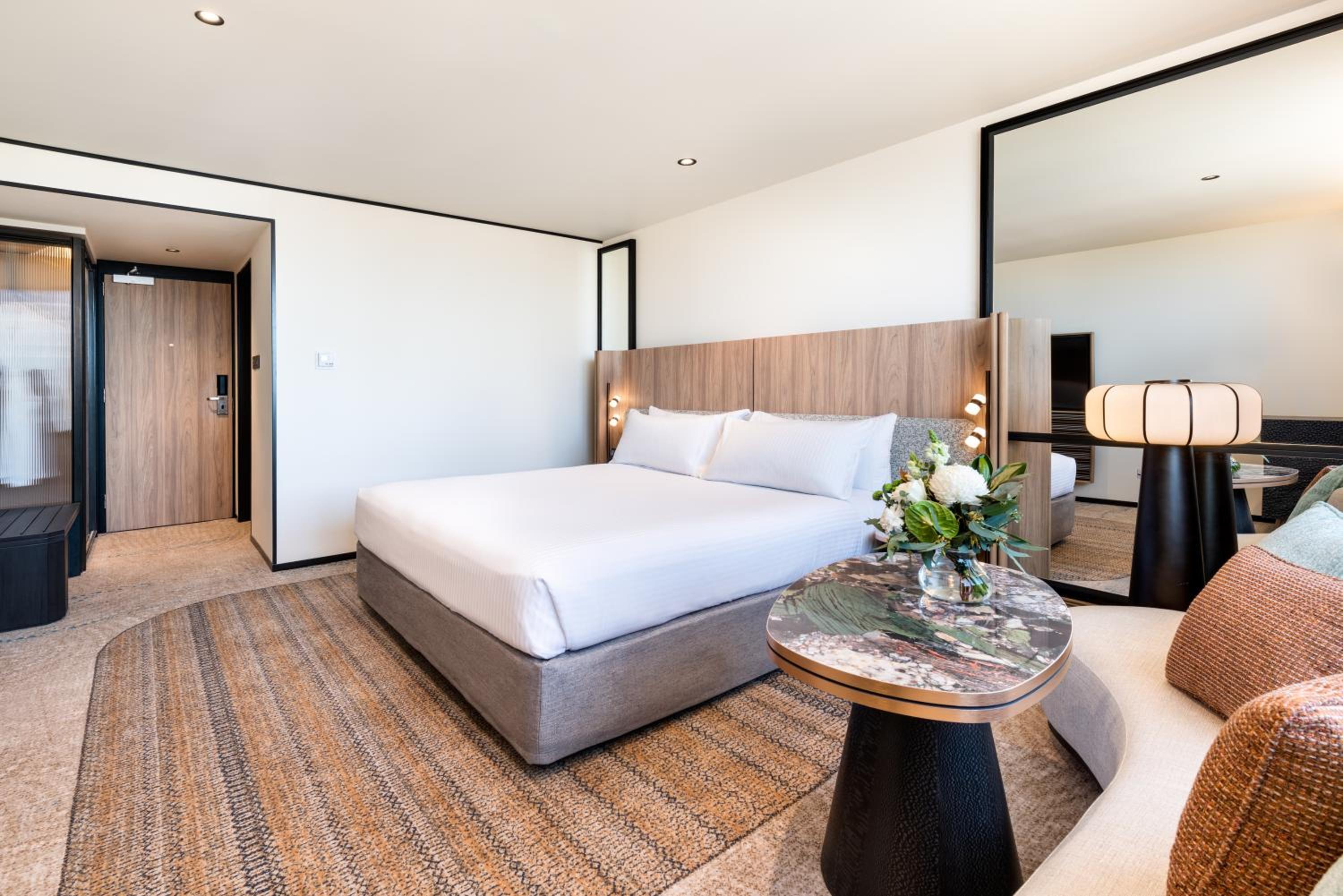 Premier Riverview King Room - Photo 3