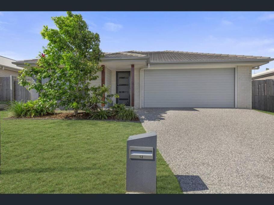 Four-Bedroom House photo 2