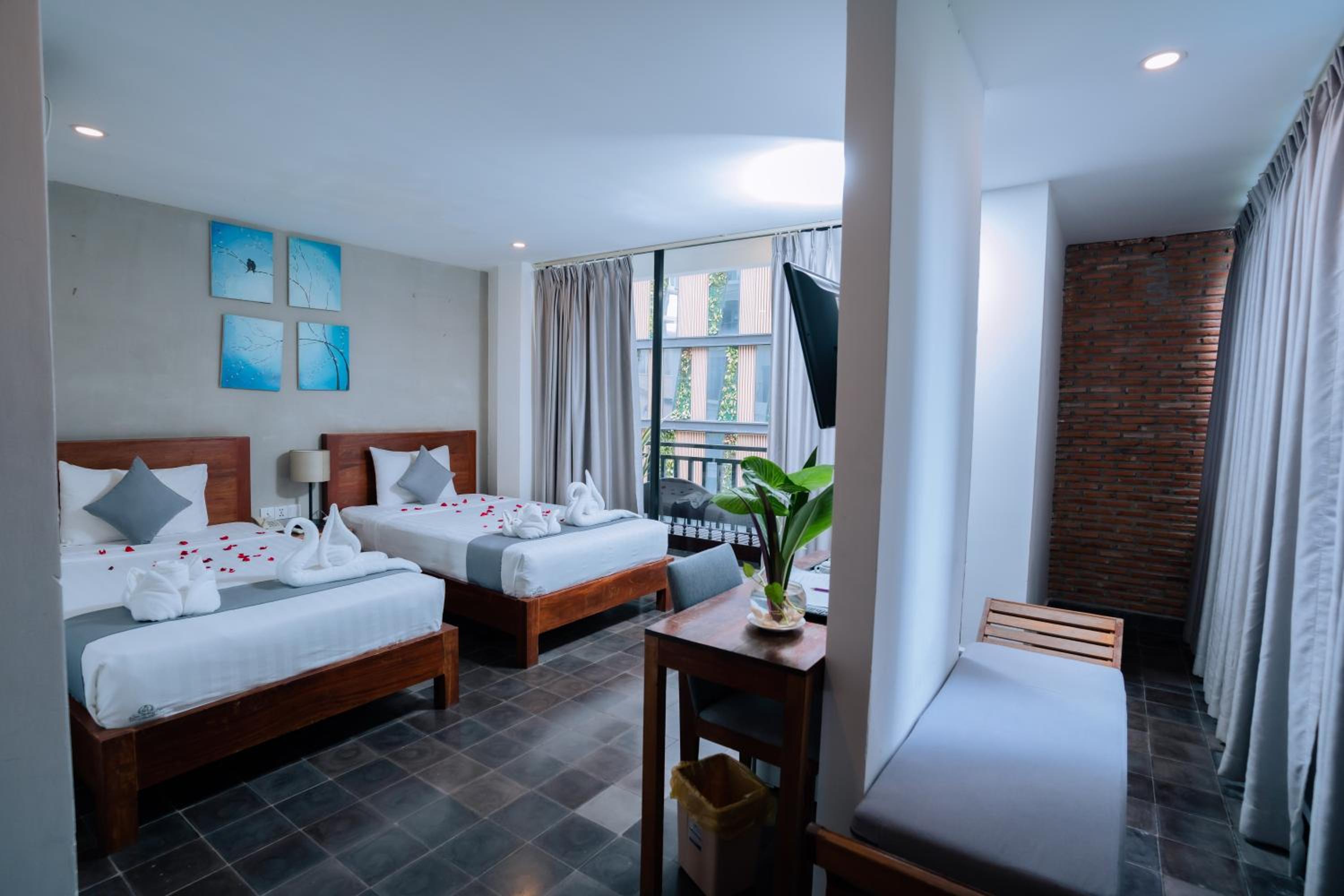 Deluxe Twin Room with Balcony photo 1
