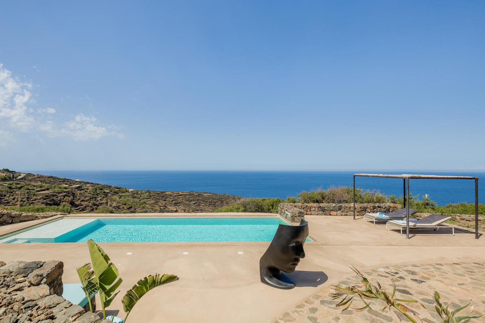 Three-Bedroom Villa photo 2
