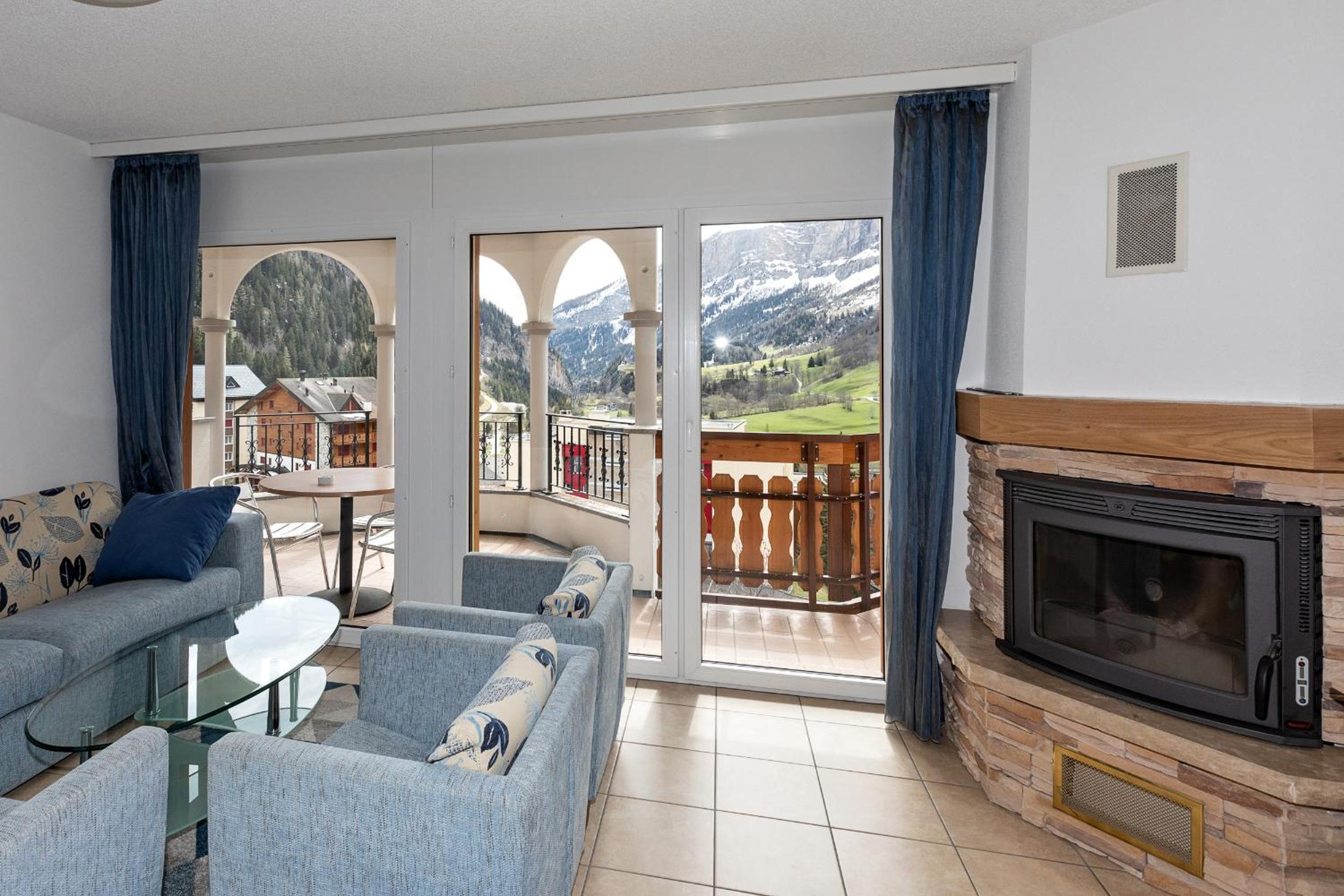 One-Bedroom Apartment with View photo 1