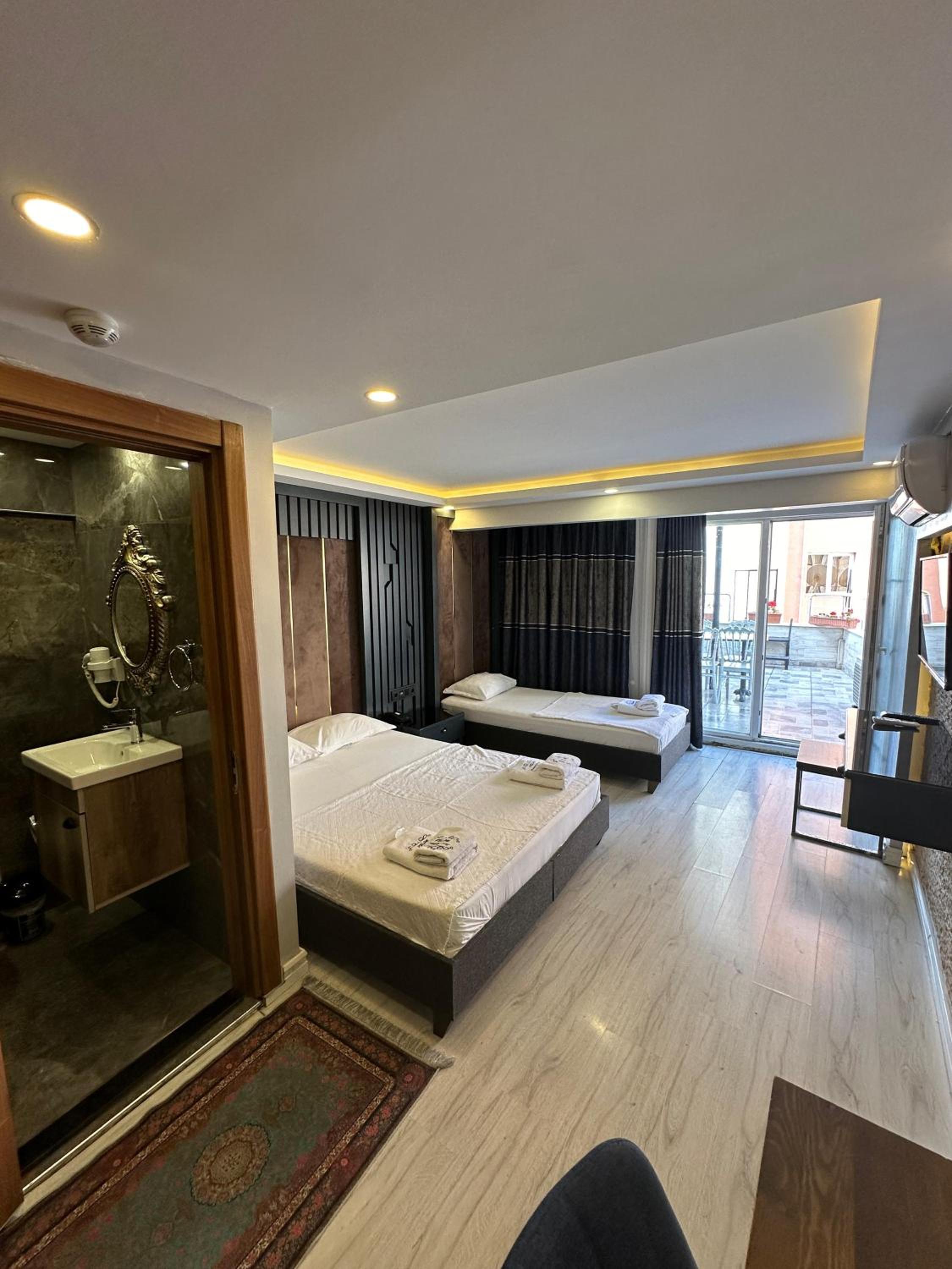 Triple Room with Terrace