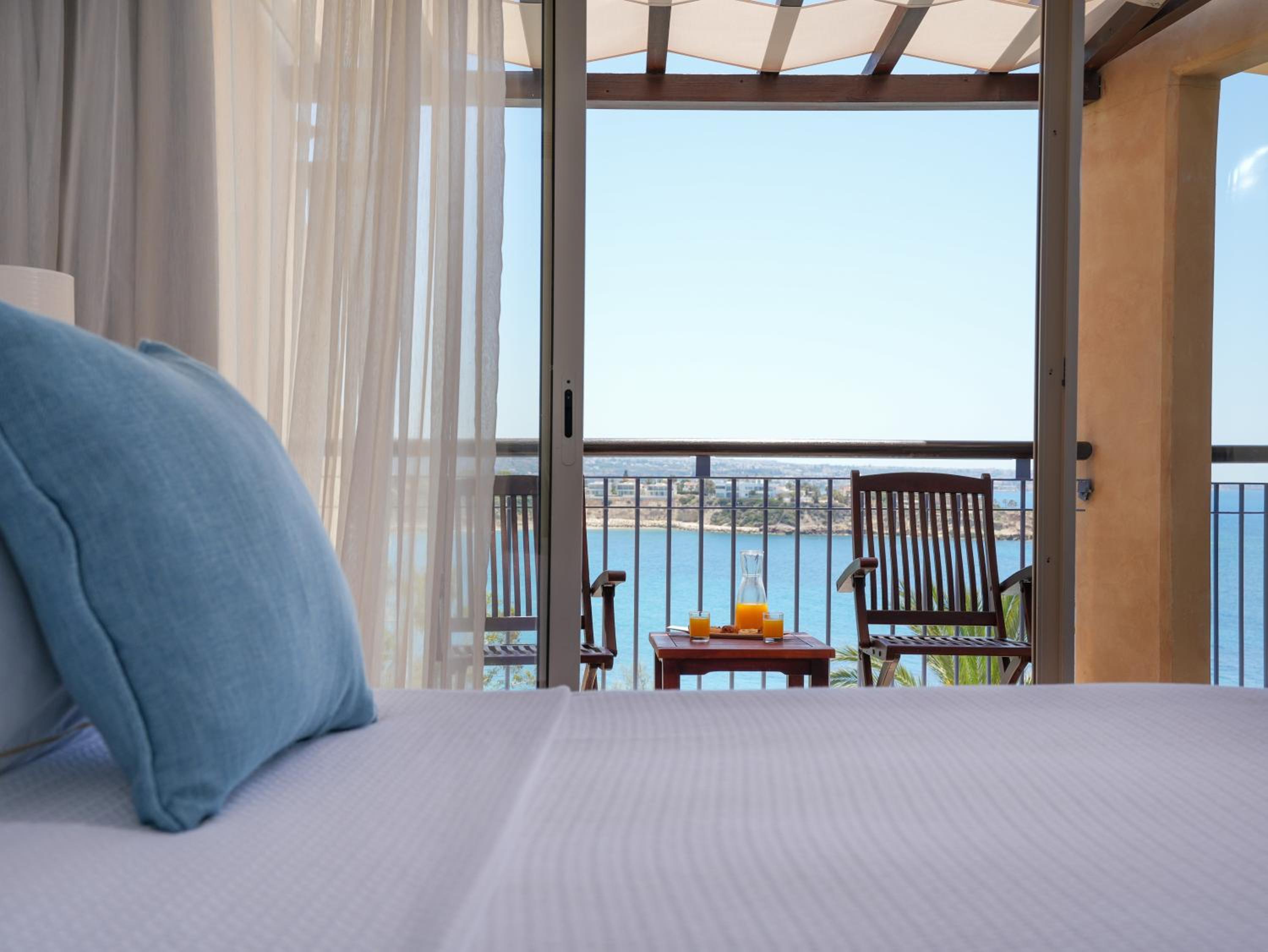 One-Bedroom Suite with Sea View photo 3