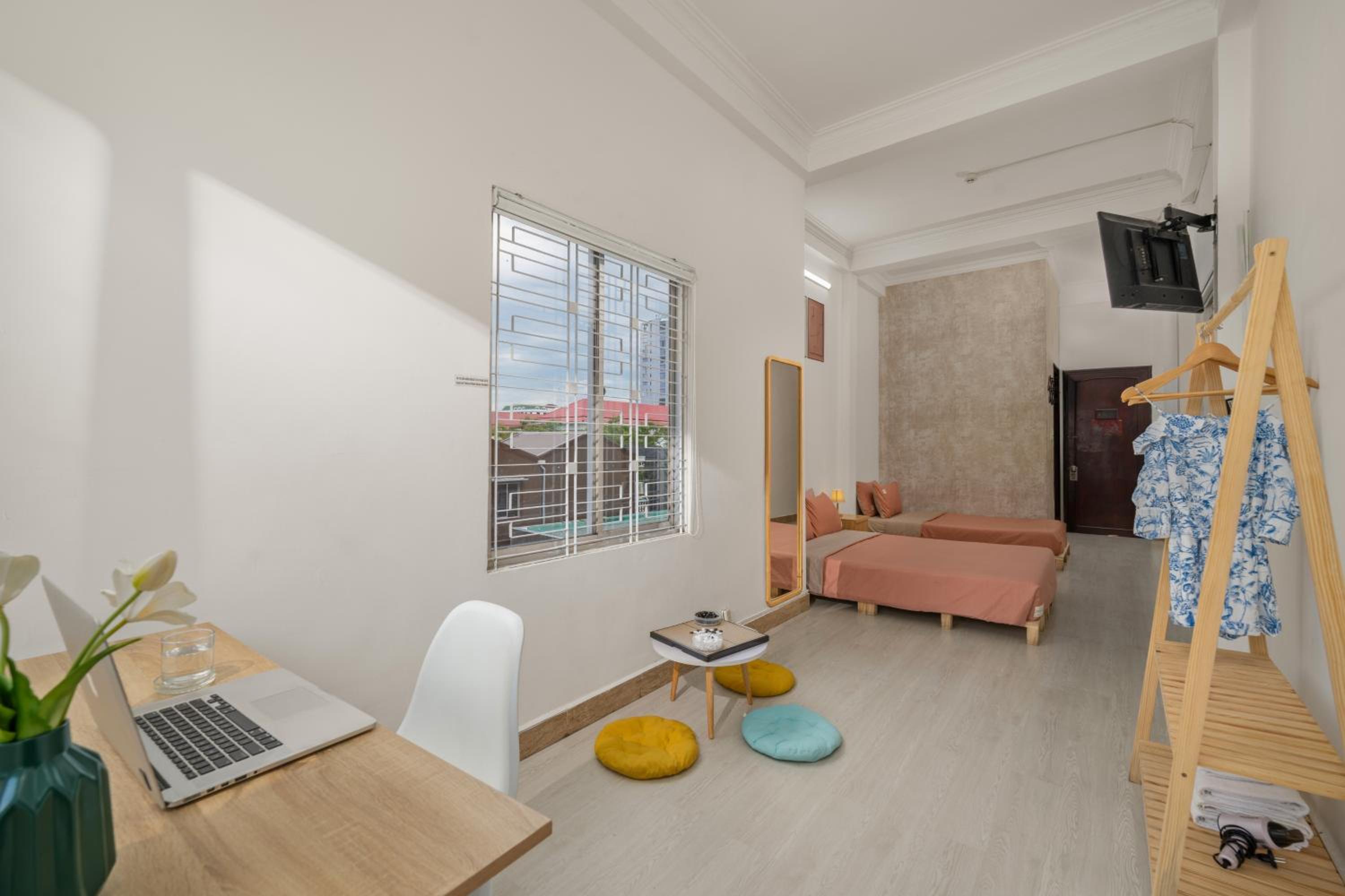 Family Room - Photo 6
