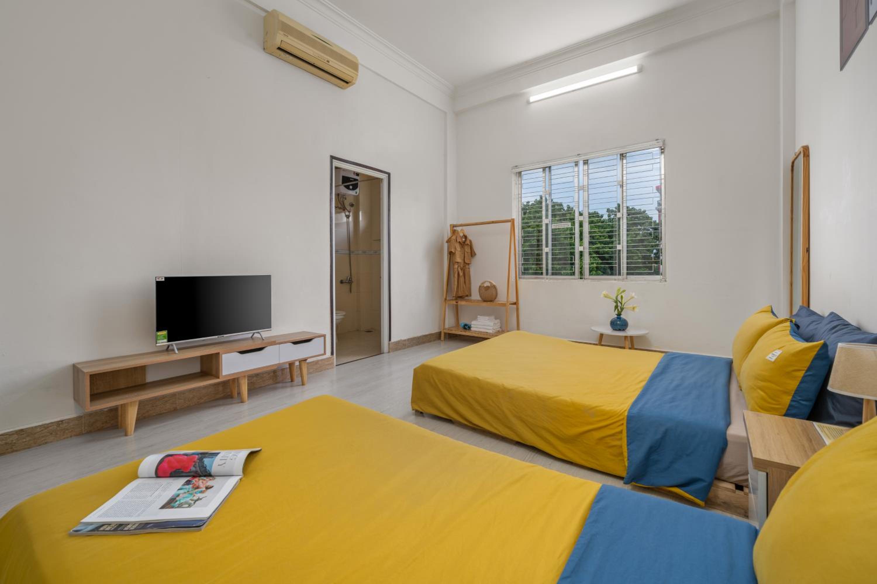 Family Room - Photo 4