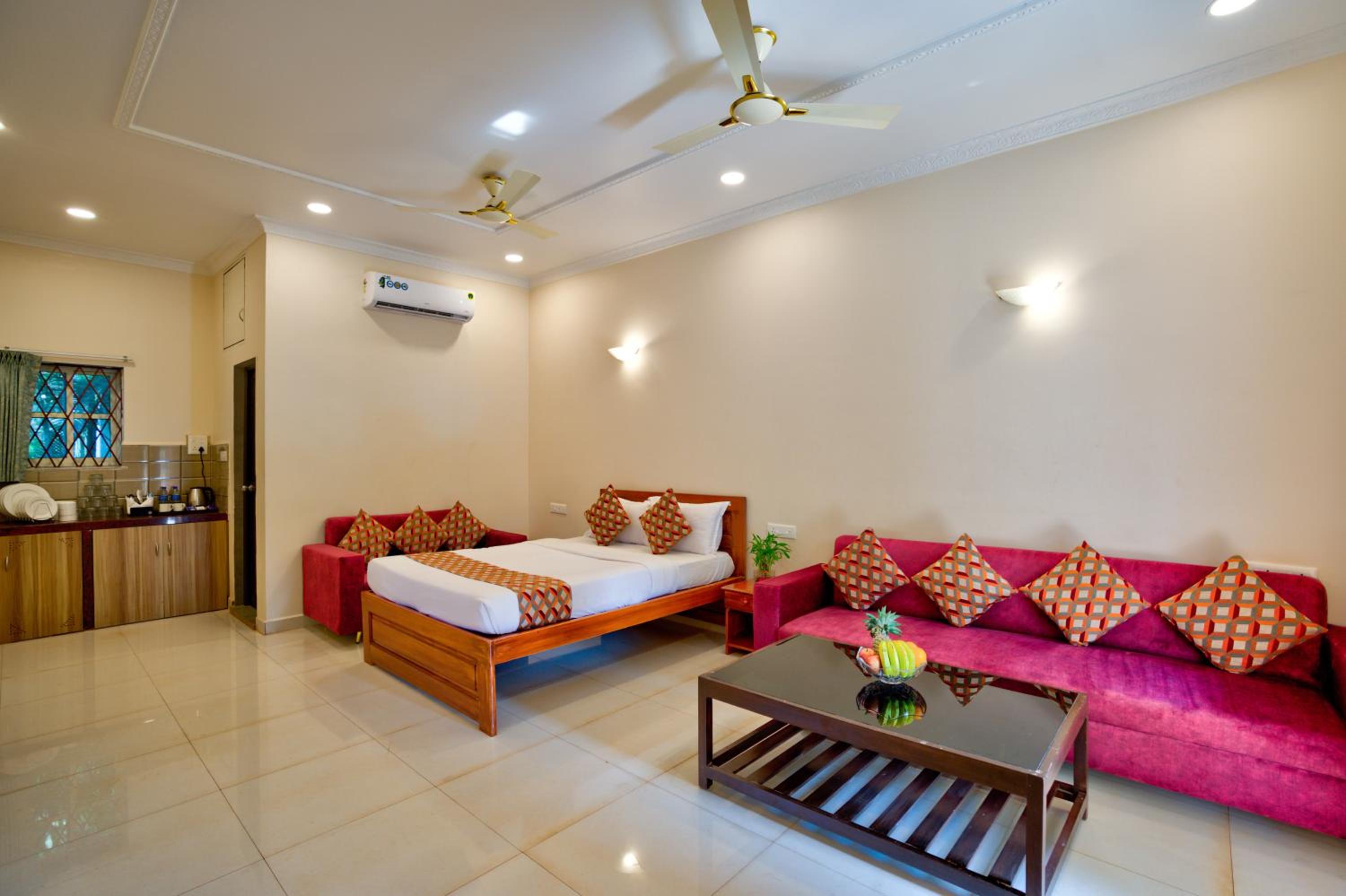 Quadruple Room with Balcony photo 3
