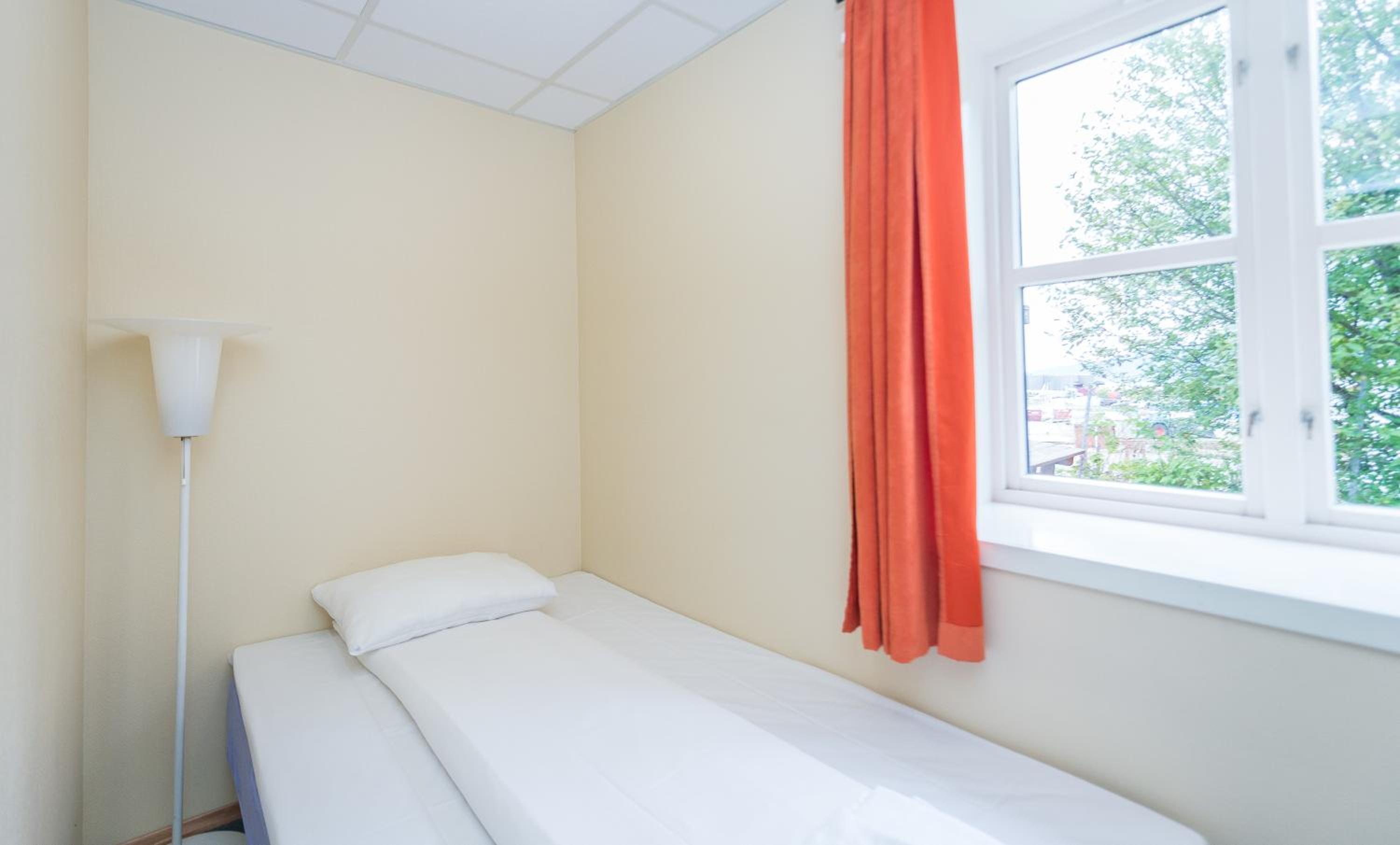 Single Room with Private Bathroom photo 3
