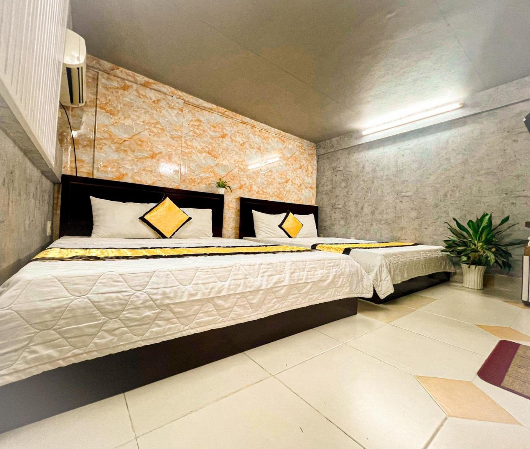 Quadruple Room - Photo 1