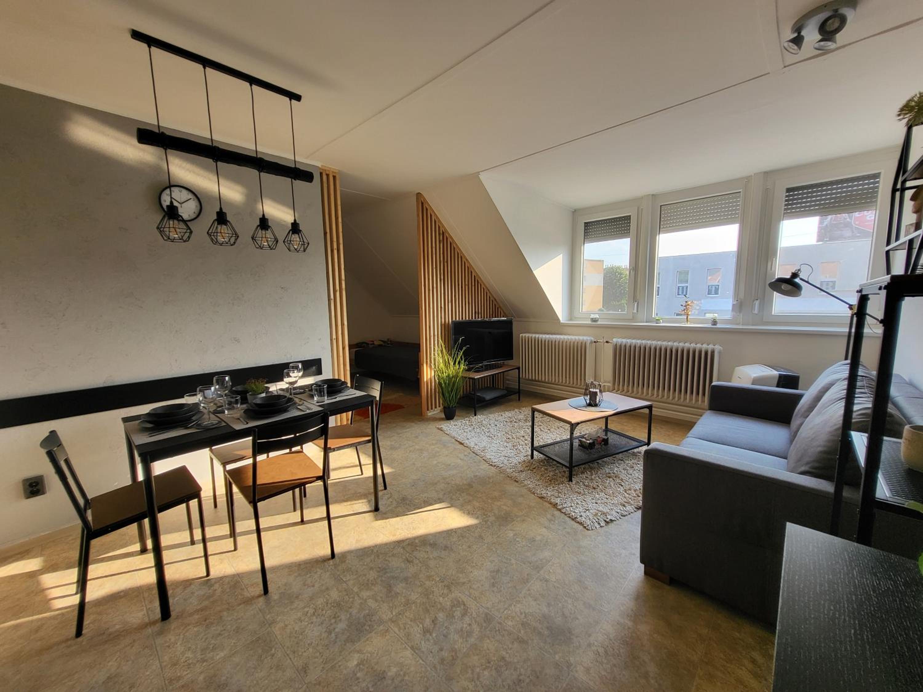 One-Bedroom Apartment photo 1