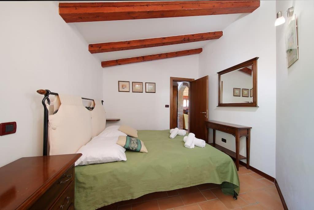 One-Bedroom Apartment photo 3