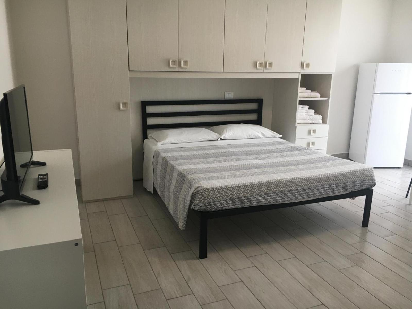 One-Bedroom Apartment photo 1