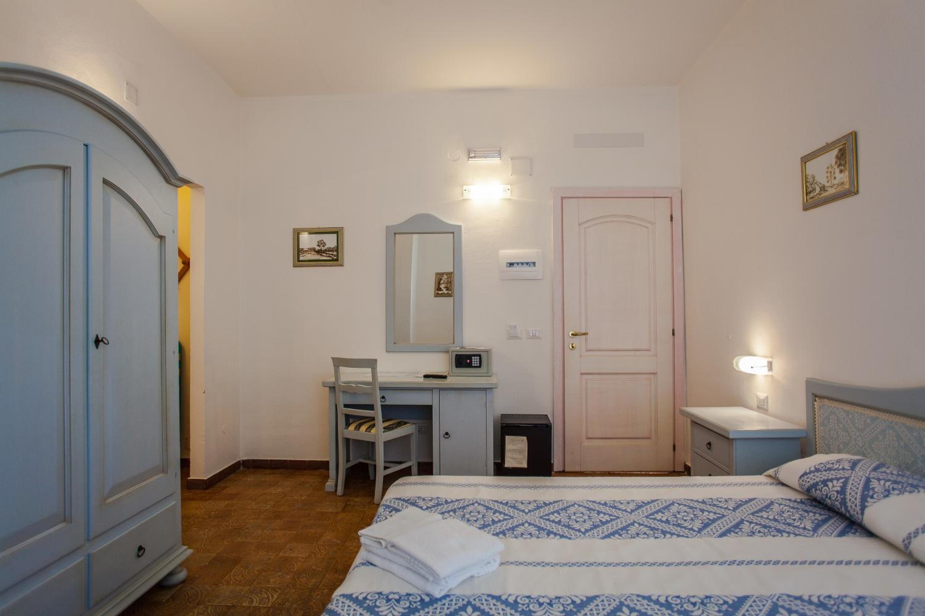 Classic Quadruple Room photo 2
