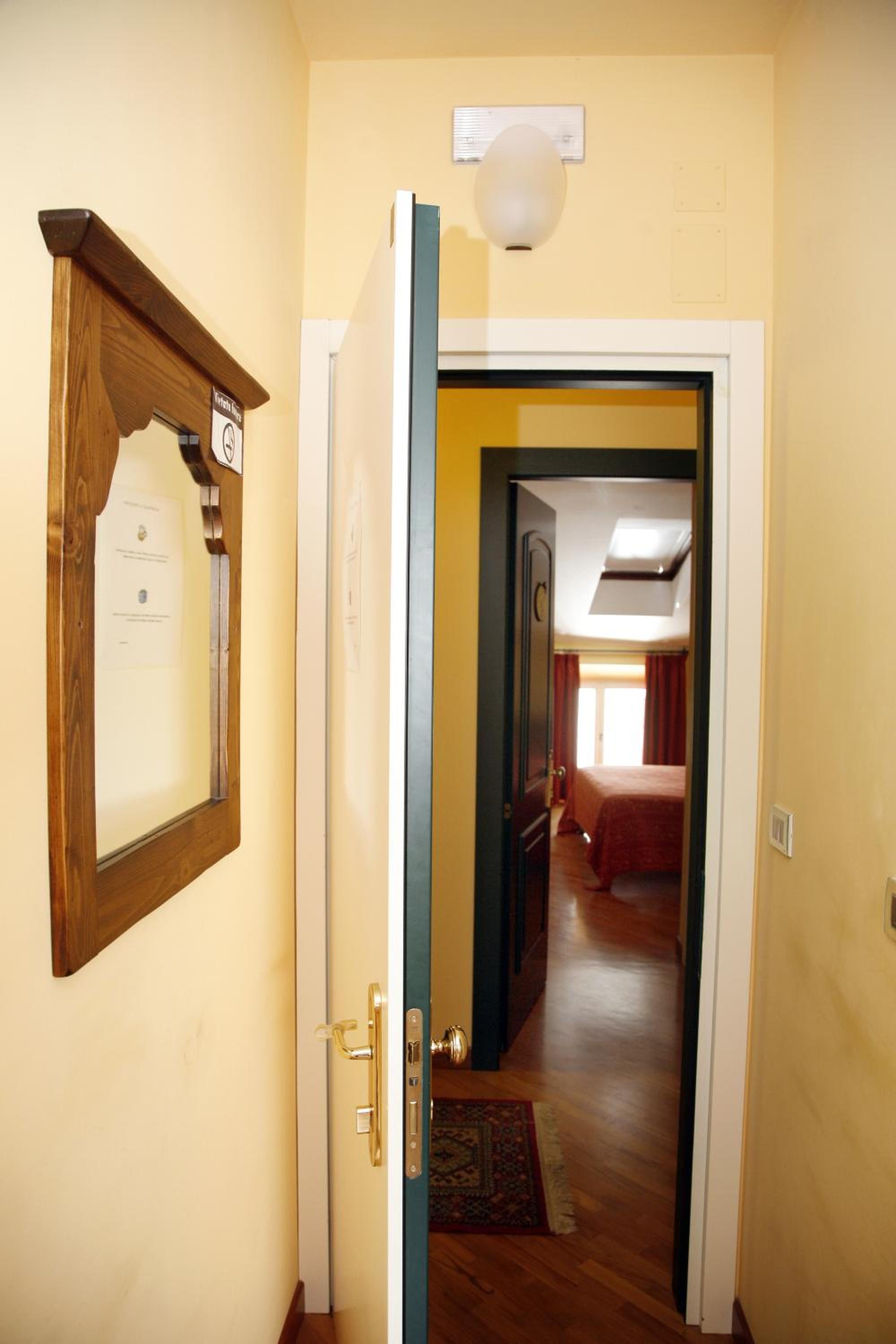 Double Room - Photo 7