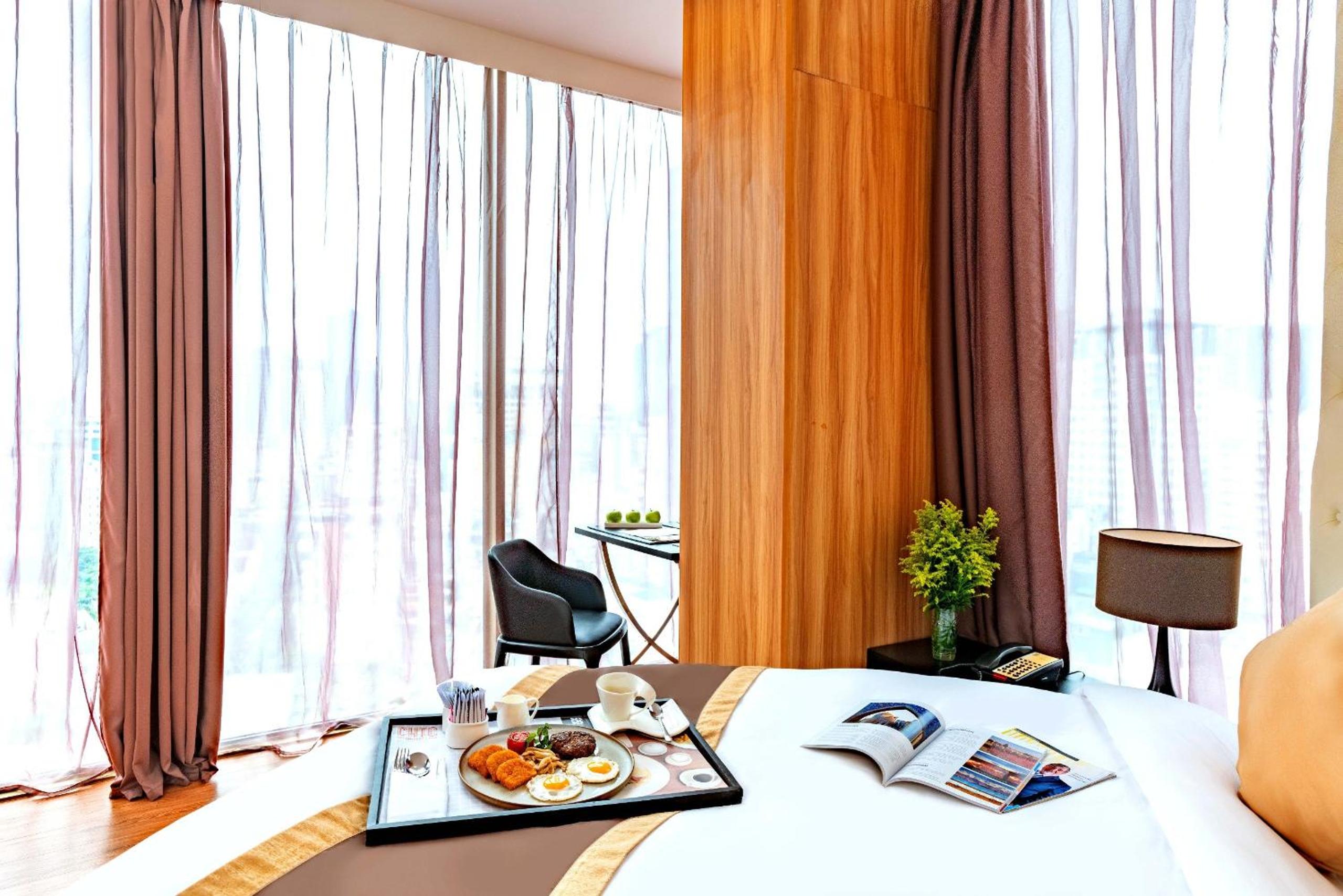 Suite City View With Free Airport Transfer And 6 Pieces Of Laundry Daily  photo 3