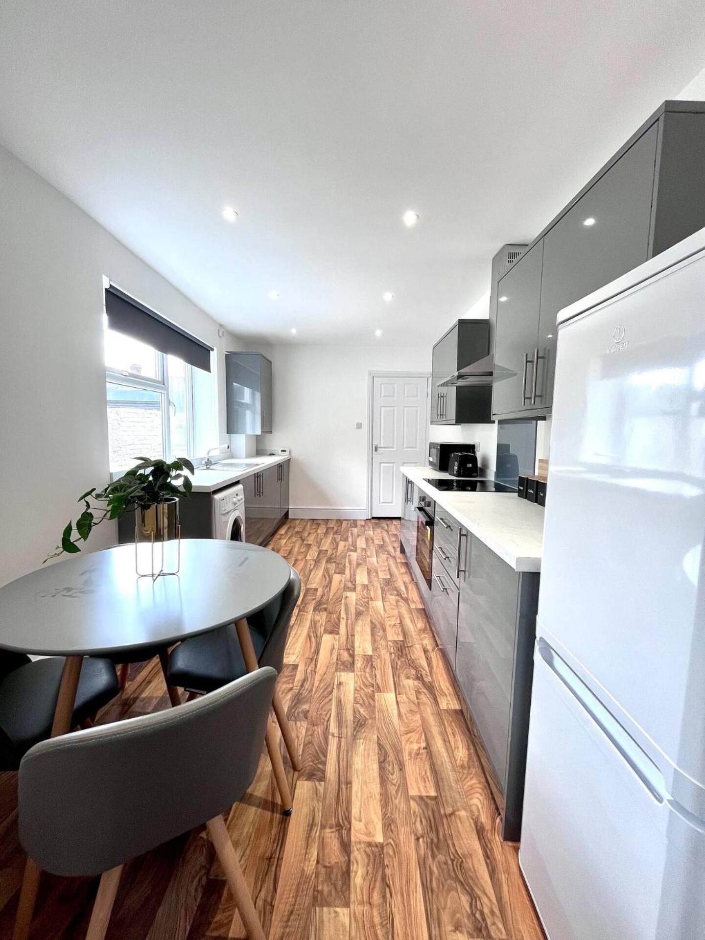 Apartment photo 2