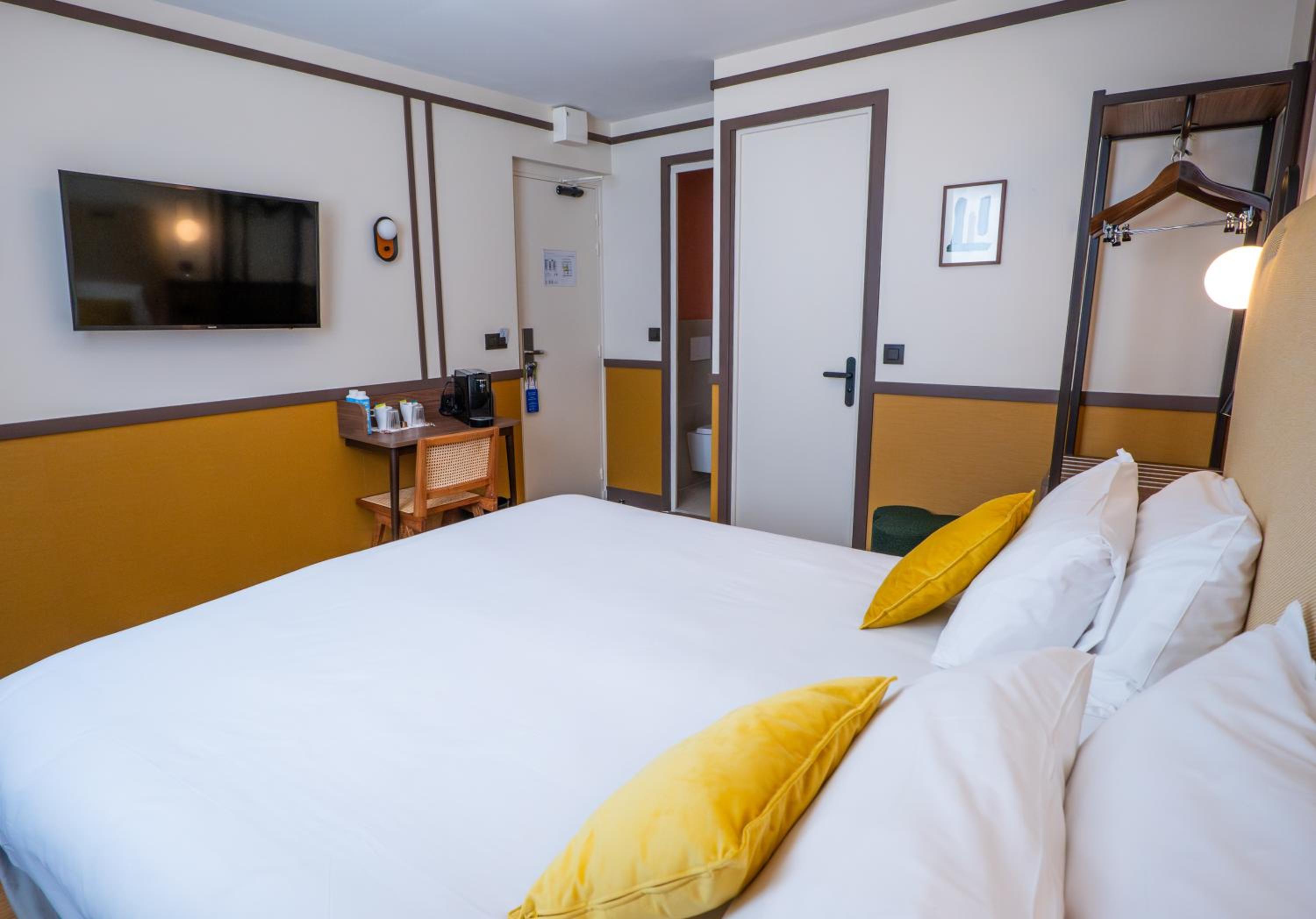 Standard Queen Room - Non-Smoking - Photo 2