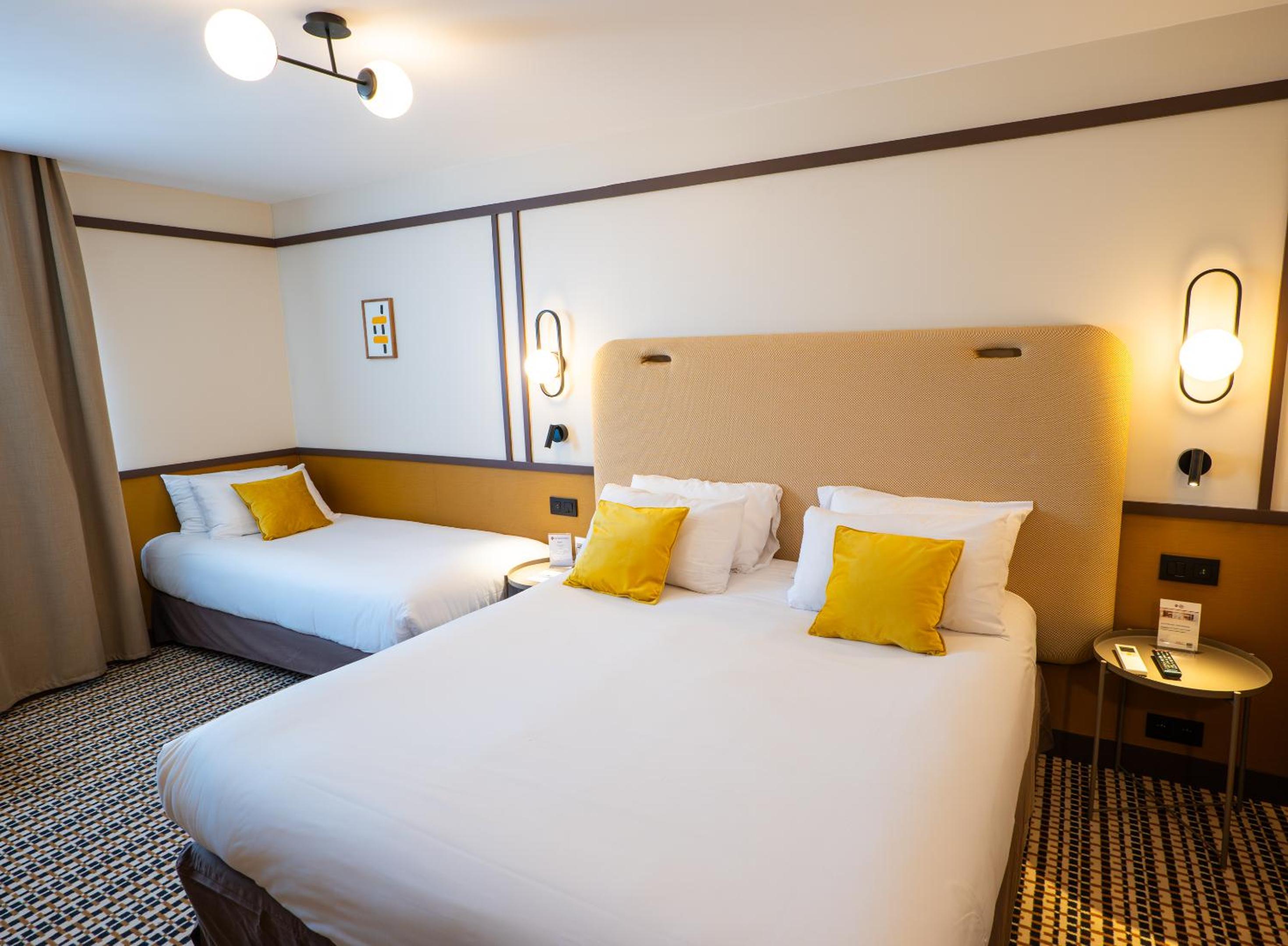 Executive Queen Room with Sofa Bed - Non-Smoking - Photo 7