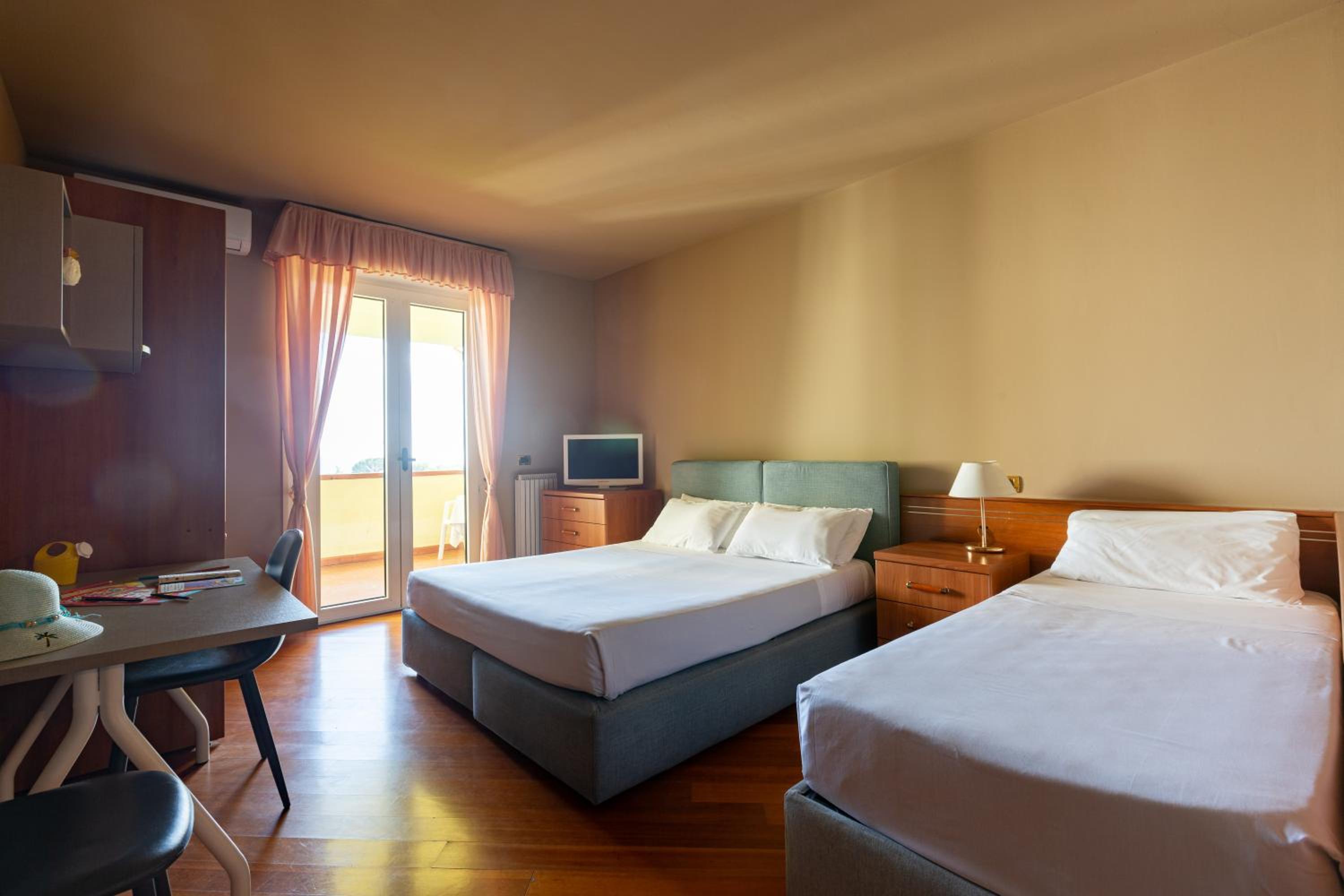 Double Room - Photo 7