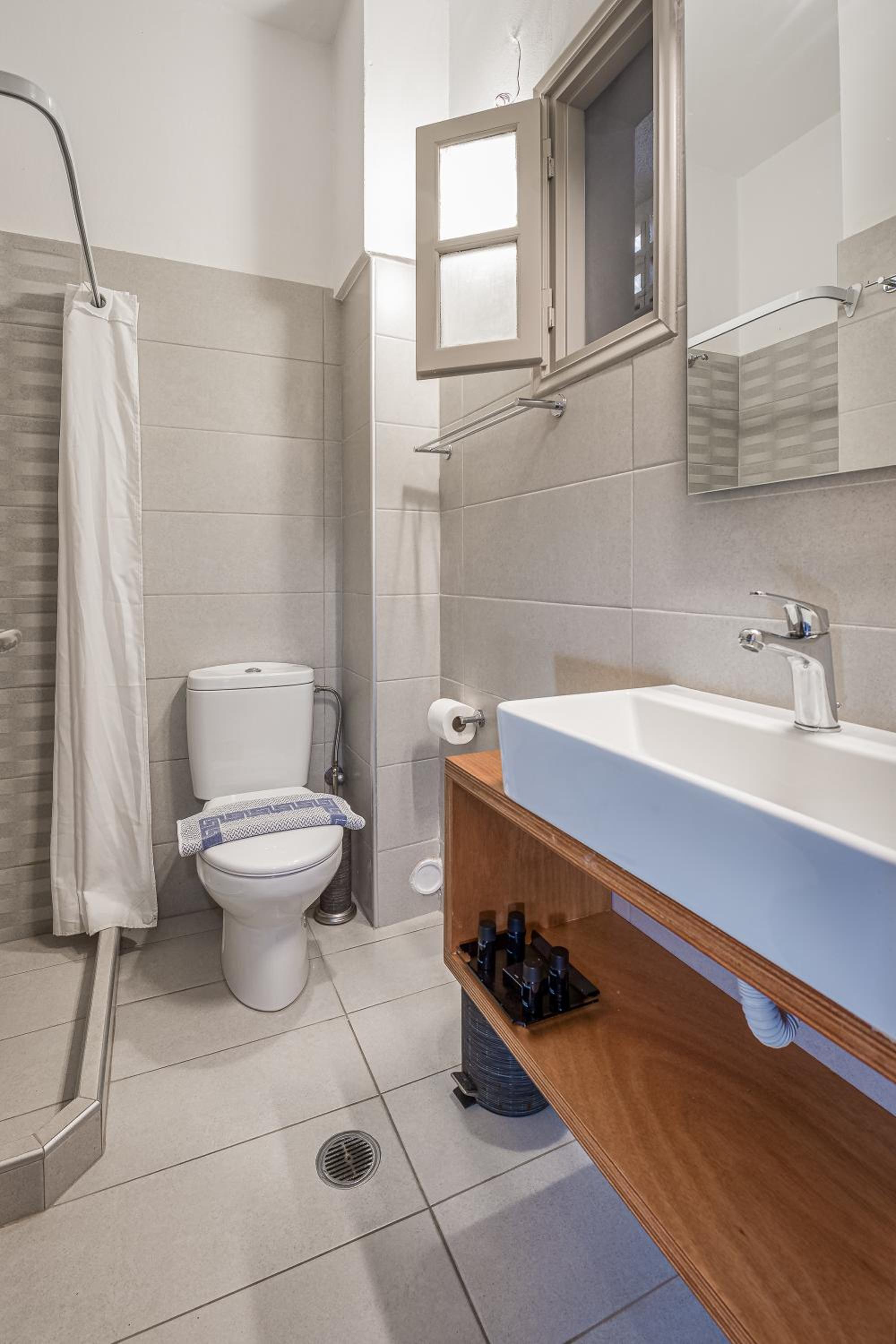 Standard Twin Room - Photo 3