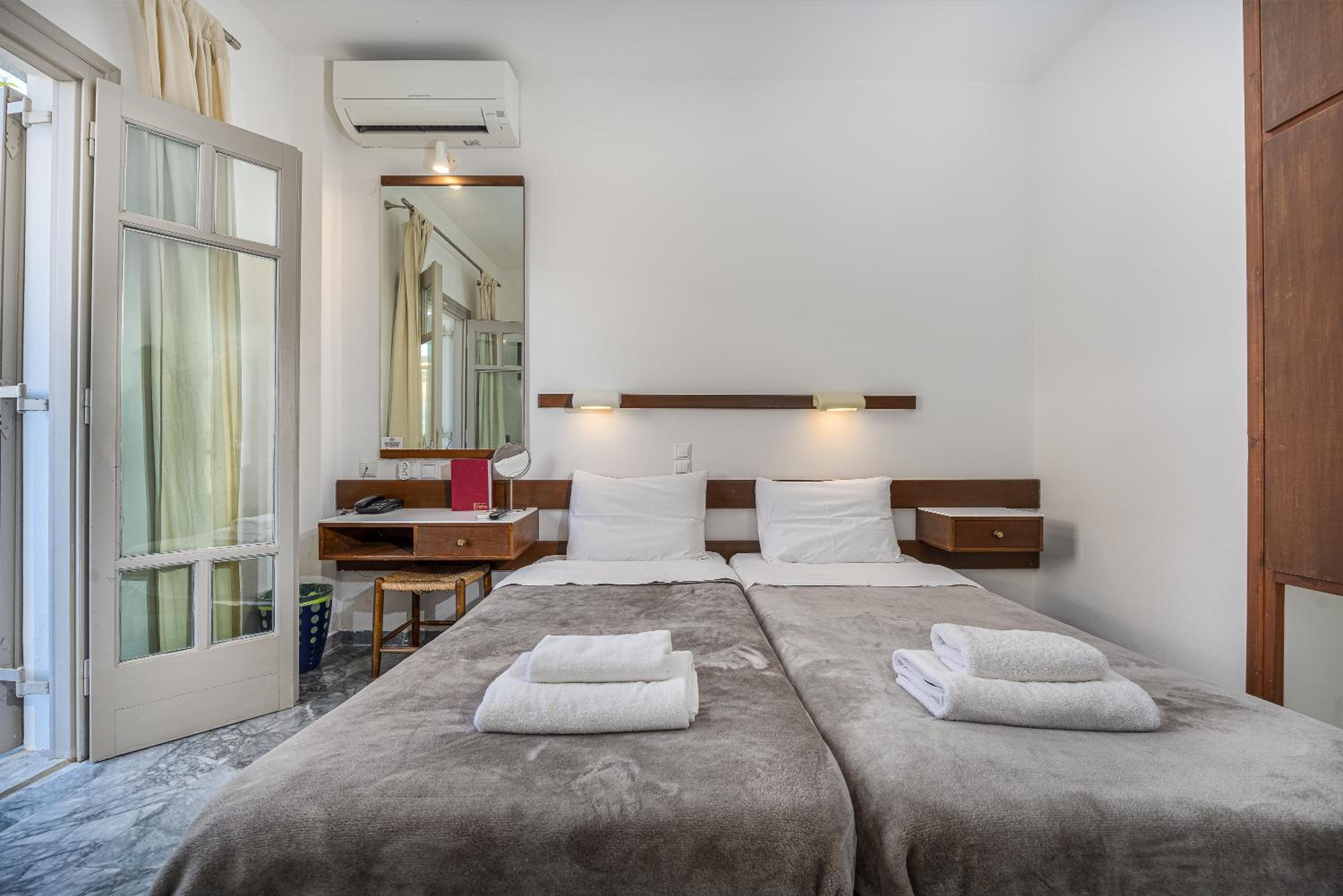 Standard Twin Room - Photo 7