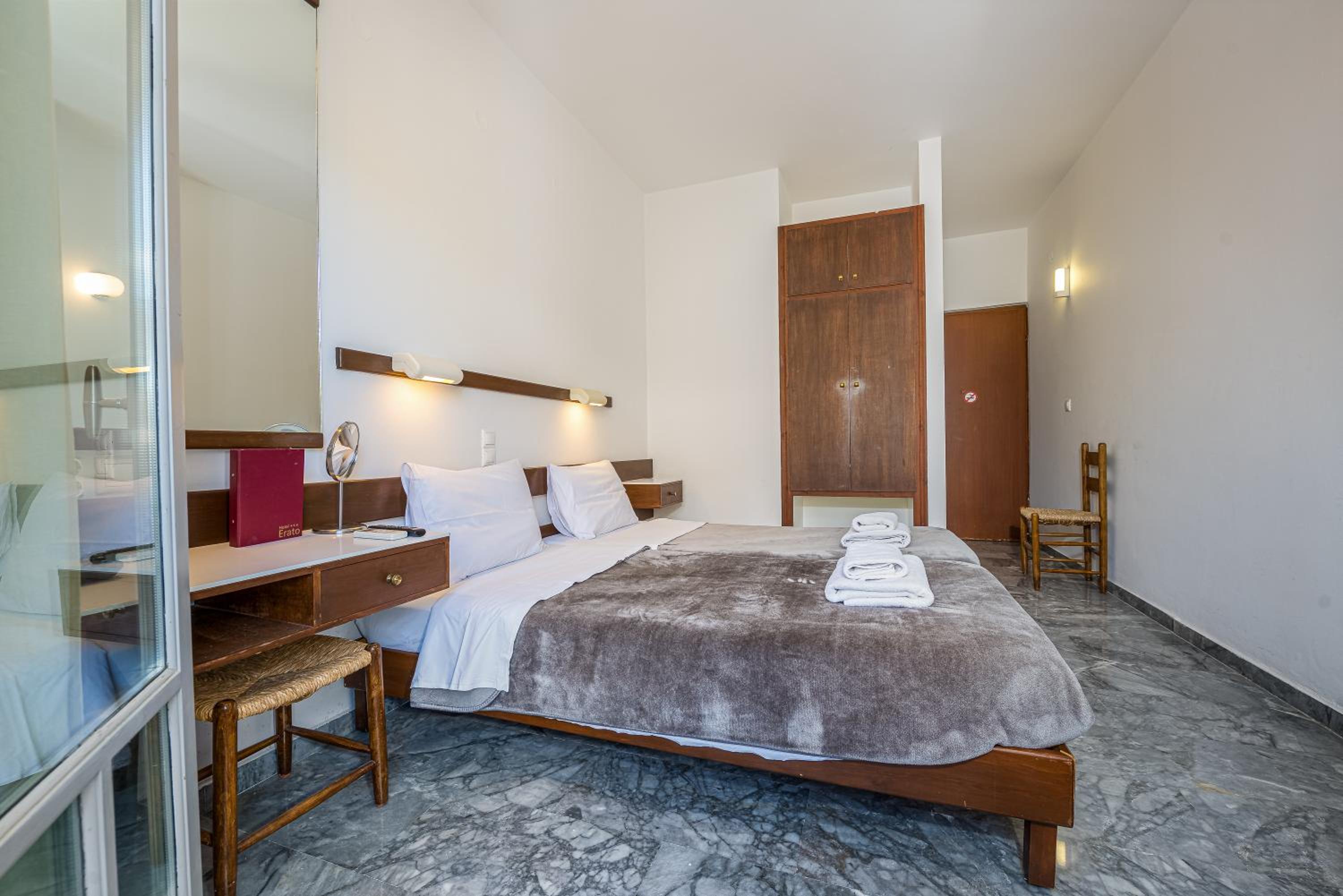 Standard Twin Room - Photo 6