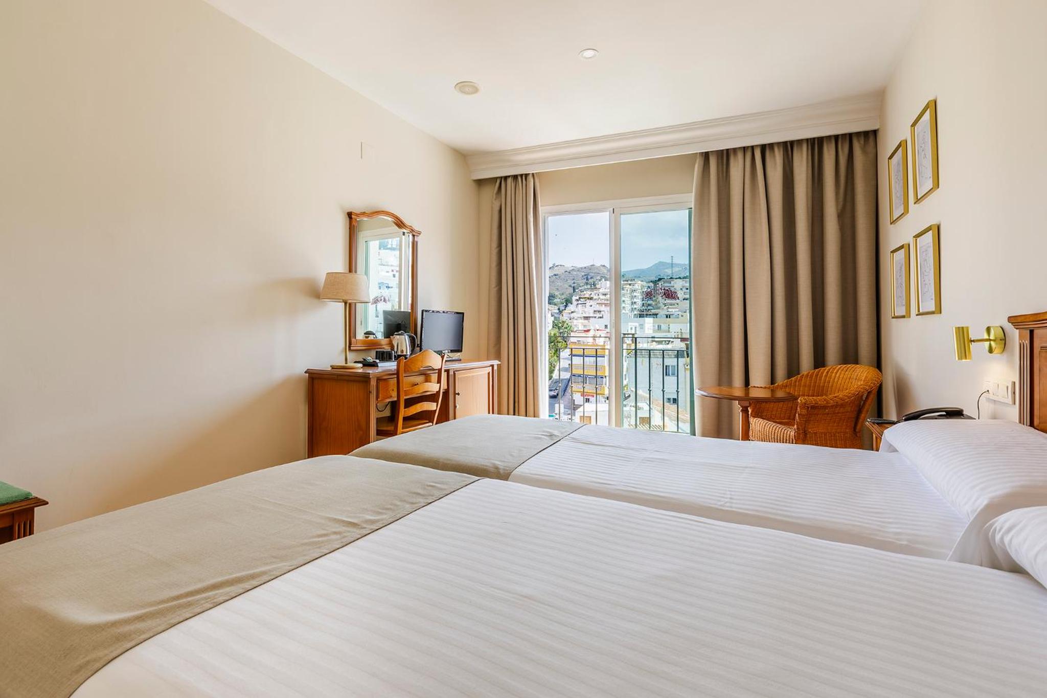 Double Room with Balcony - Photo 1