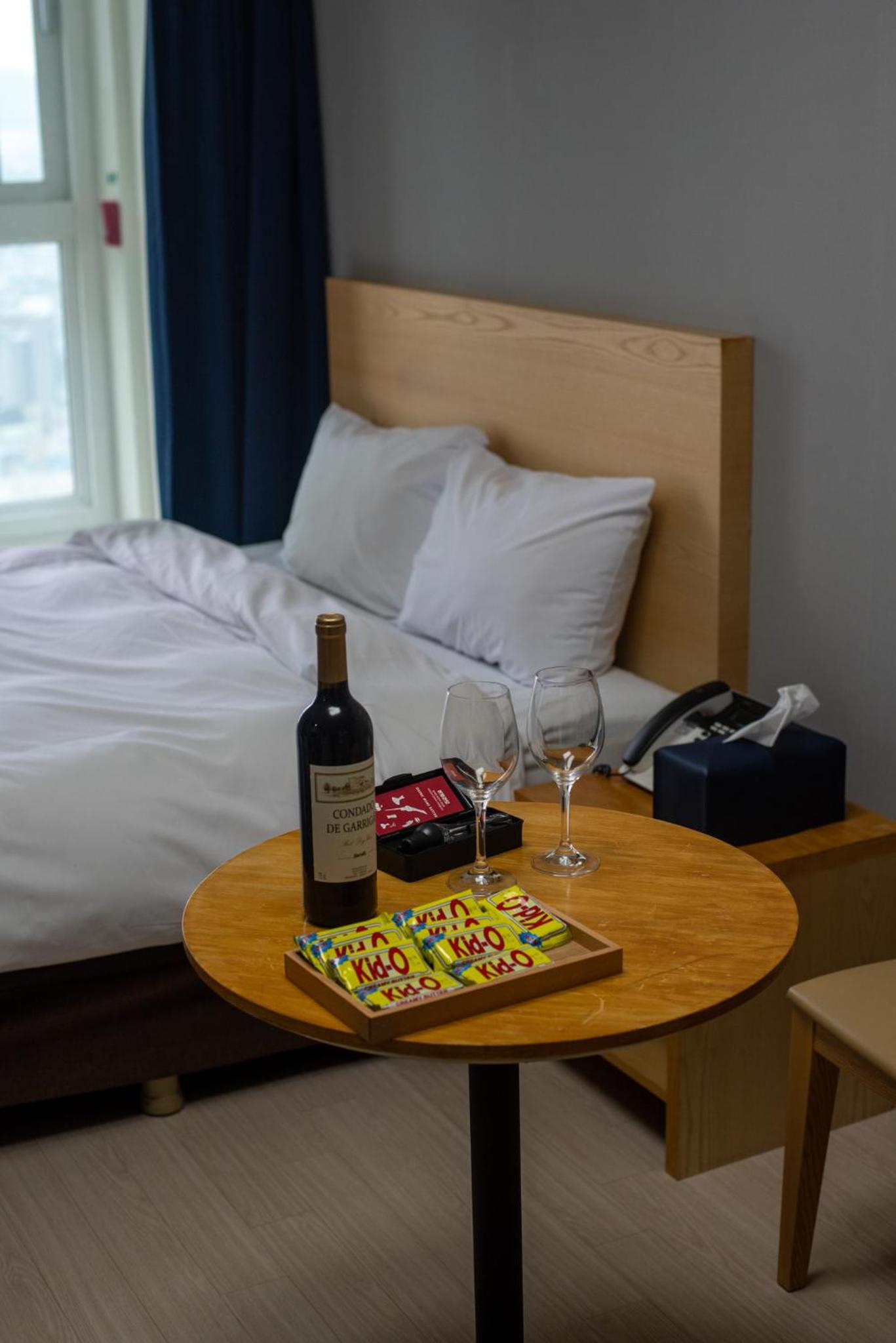 Special Offer - Standard Double Room with Lake View - Wine and Grill Cheese