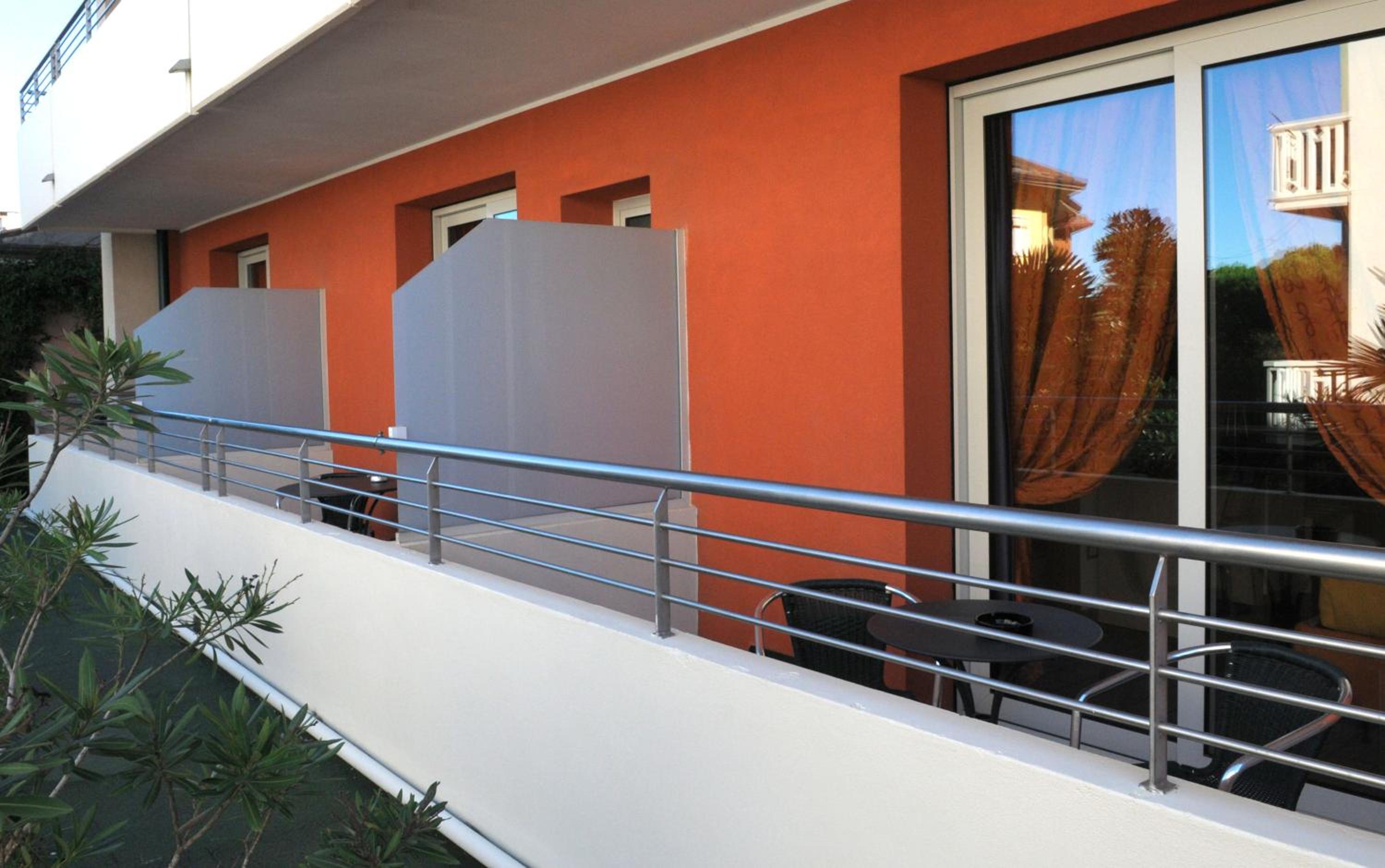 Double or Twin Room with Balcony - Photo 10