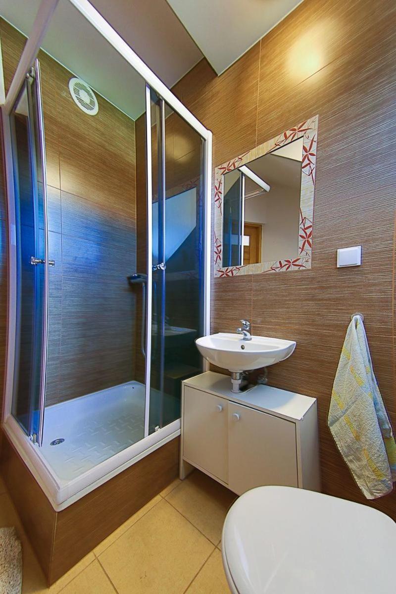Family Room with Shower photo 2
