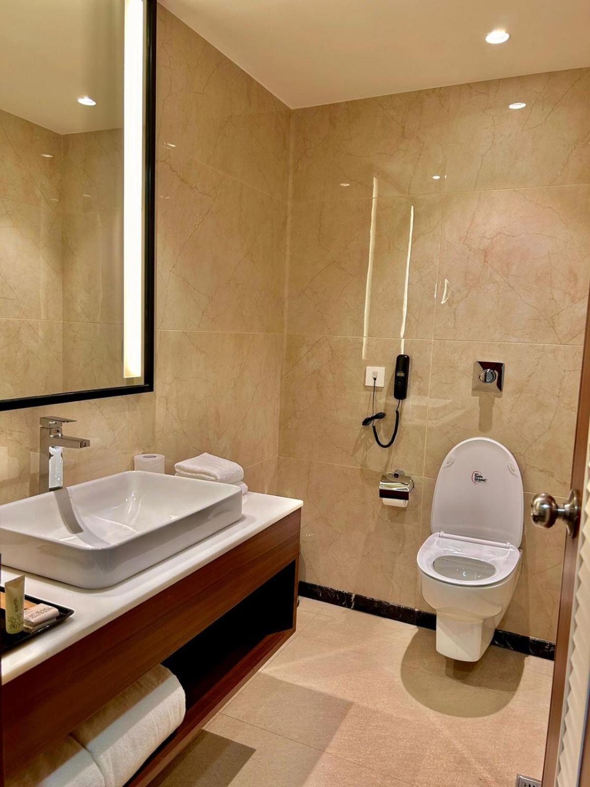 Deluxe King Room photo 3