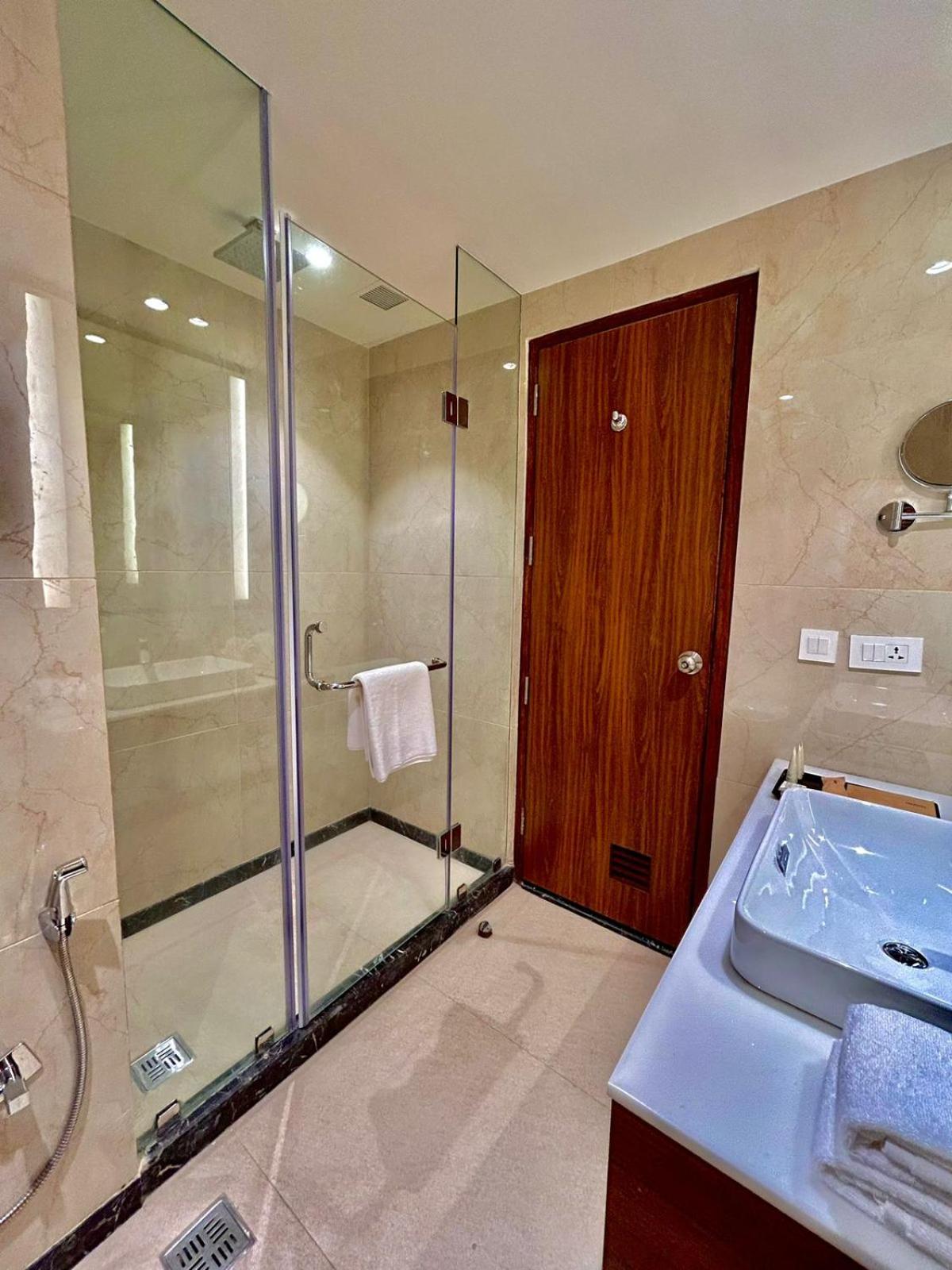 Deluxe King Room photo 2