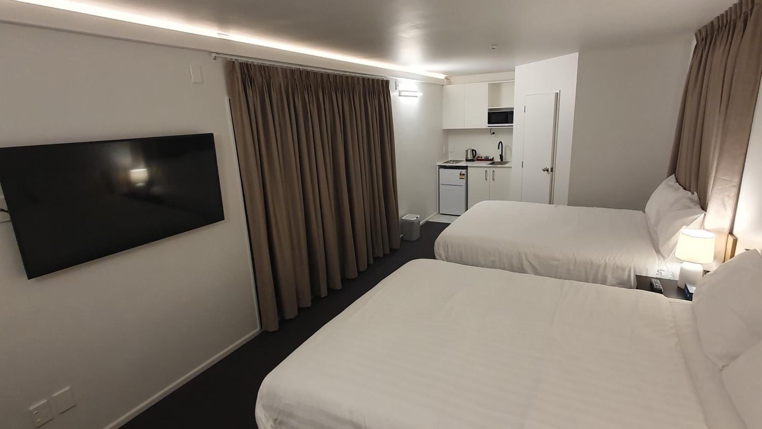 Deluxe Double or Twin Room - Photo 6