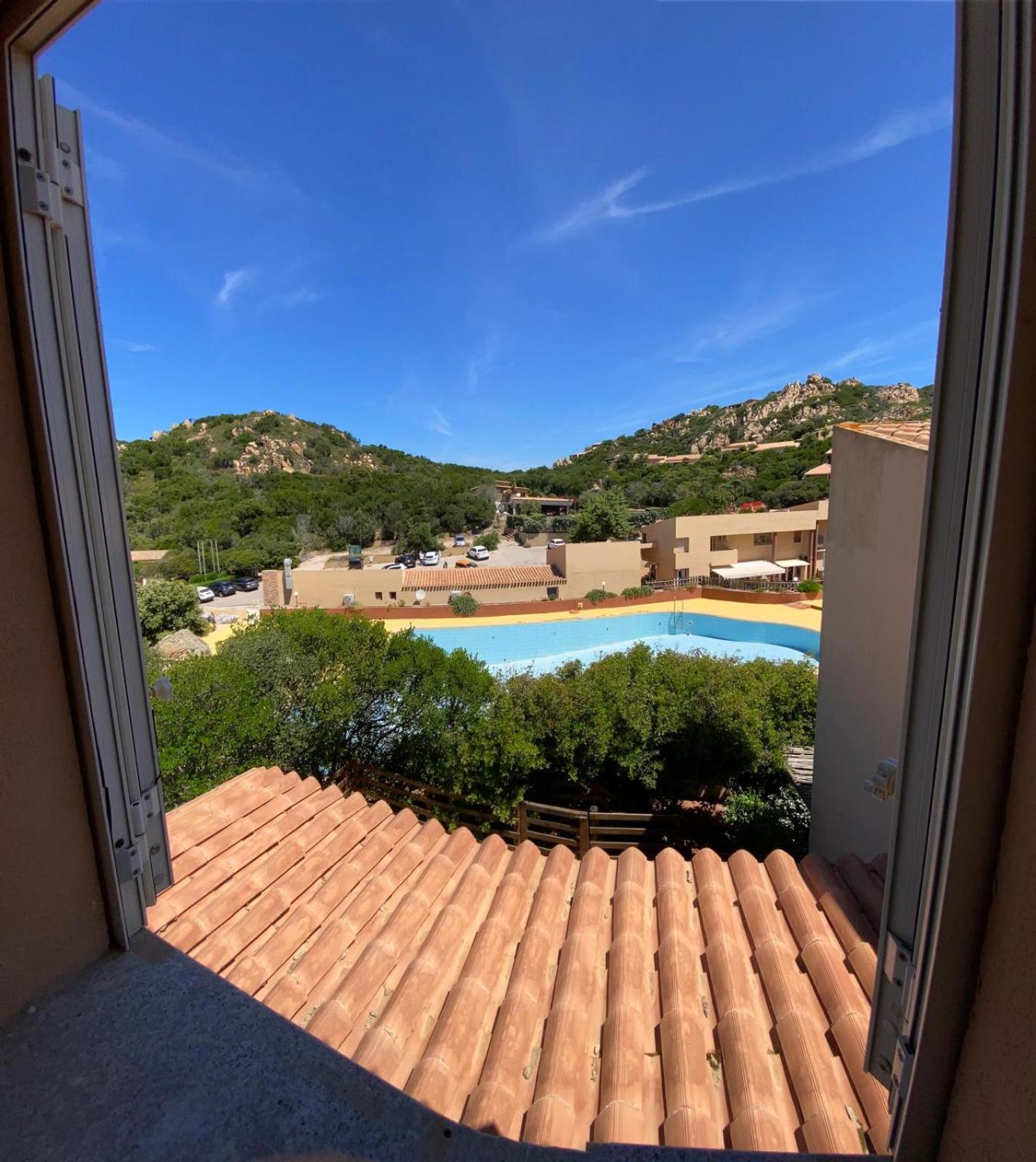 One-Bedroom Apartment With Pool View photo 3